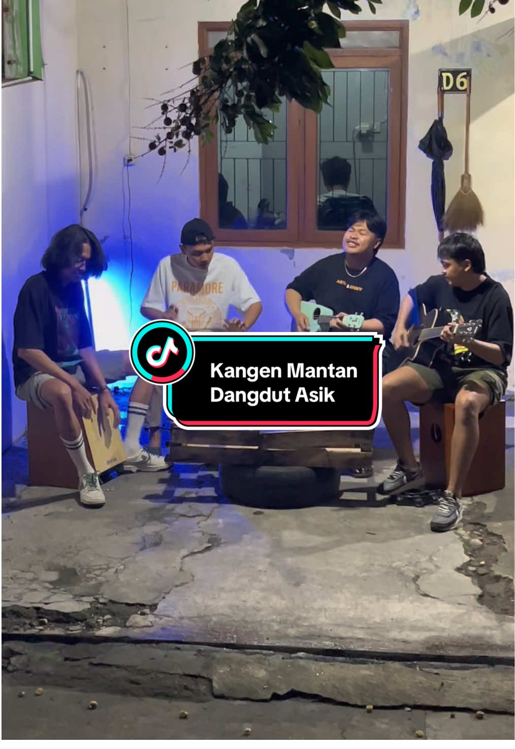 Sumpah aku iki kangen, kangen mantanku 😁🕺🏼 #tongkrongan #nongkrong #artisanguitarindonesia #fyp #viral #gitarakustik #coverlagu #dangdut #kangenmantan #music  