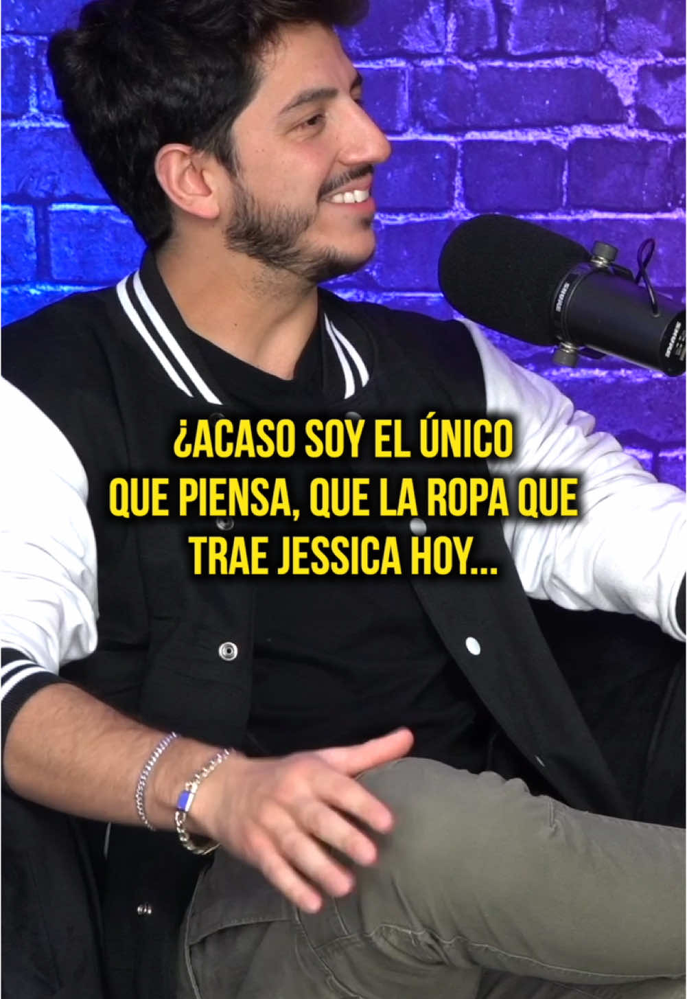 ¿Qué VIBRAS les DA el OUTFIT? #5incomentarios #podcast #latinoamerica @Malleza 🤠💜 @Luis Chaparro @Jessica Lorc @Labardini ツ @Alejandro Sago 