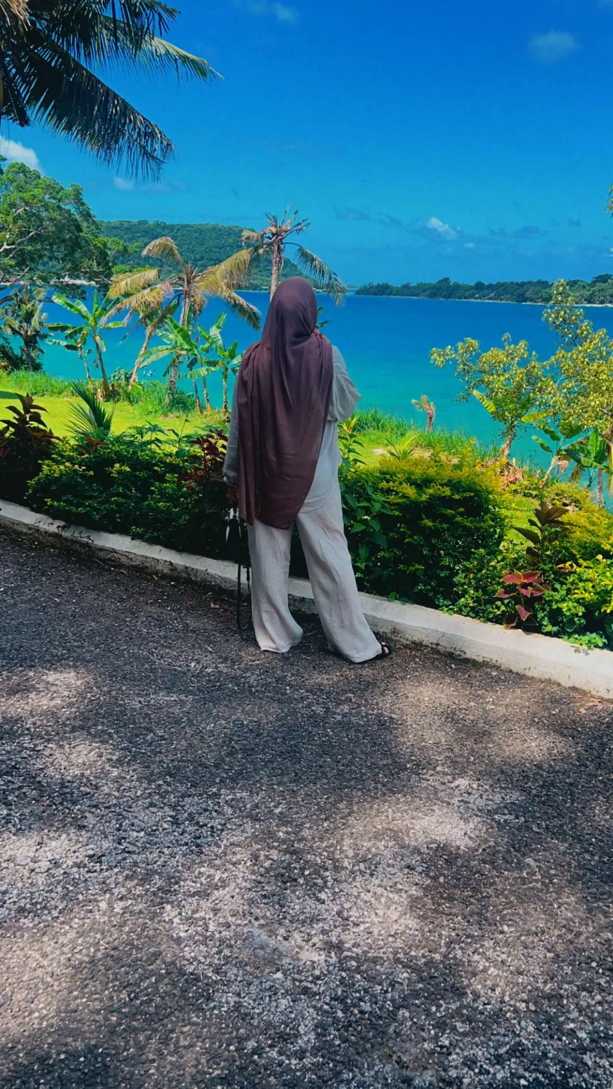 Currently living life in slow motion 🤍 #fyp #fyf #portuguese #OOTD #2025 #quotes #qotd #ootdfashion #ootdinspo #ootdhijab #modestfashion #modestoutfits #summeroutfits #tiktokaustralia #viral #vanuatu #holidays #sydney #slowmotion #life #relatable 