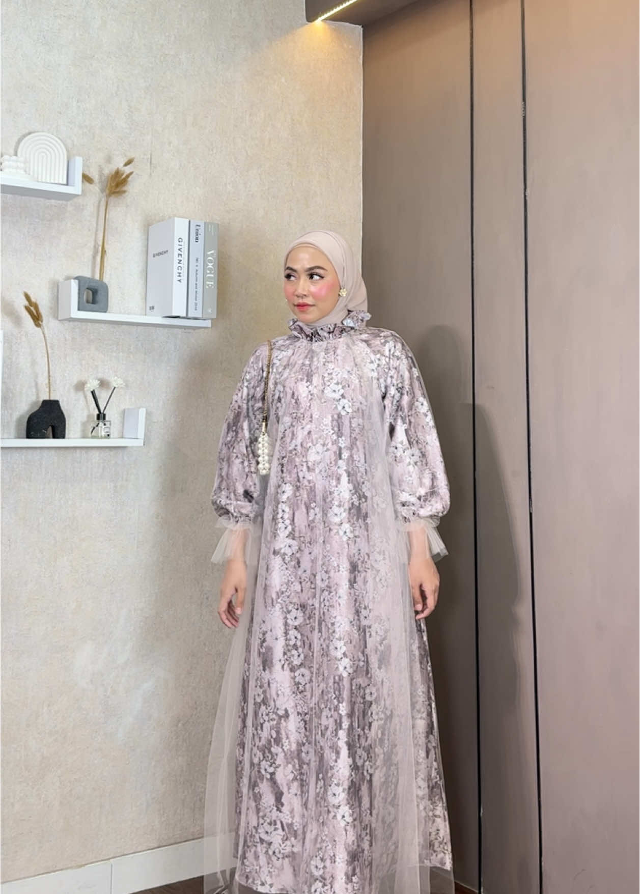 Hari ini launching limited stock bareng ka lia jam 1 siang #OOTD #outfitcheck #hijab #fypシ゚viral #gamisbrukat #gamislebaran #dresslebaran2025 #outfitkondangan #dresslebaran #fypシ゚ 