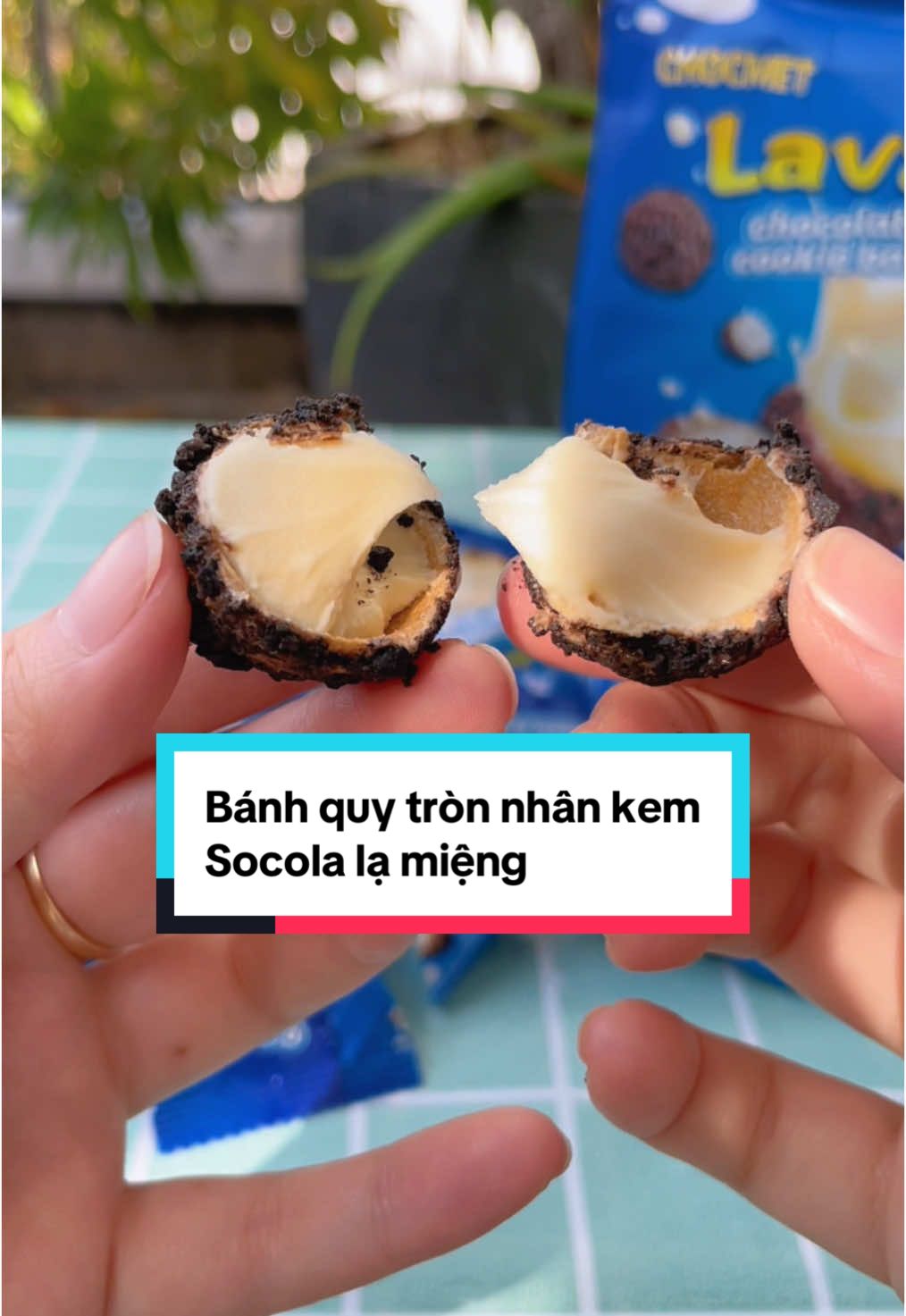 Bánh mới nên thử, Bánh quy tròn nhân kem chocolate thơm ngon lạ miệng #tieungocreview #anvat #banhquytronnhansocola #banhlava #banhngon #banhsocola #CapCut 