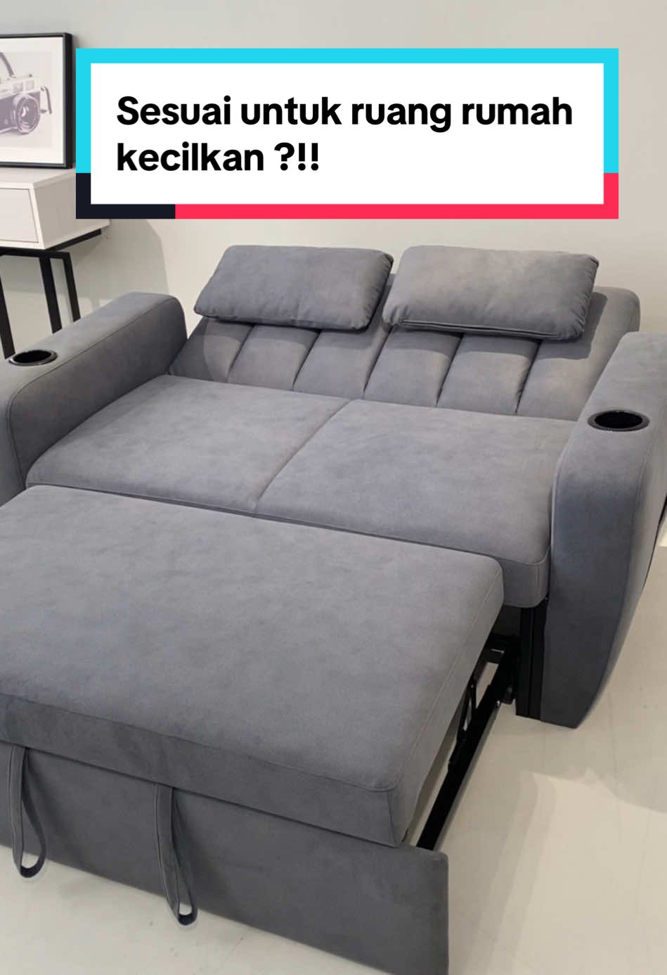 Transformasi ruang tamu dengan sofa bed multifungsi ! Ideal untuk rumah ruang kecil atau studio, menjadikan ruang lebih praktikal dan bergaya! #sofabed #ideahiasan #rumahkecil #perabotanmurah #sofamurah 