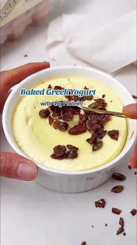 Healthy 𝐁𝐚𝐤𝐞𝐝 𝐏𝐫𝐨𝐭𝐞𝐢𝐧 𝐘𝐨𝐠𝐮𝐫𝐭 with 47g Protein! ✨🤌🏻 RECIPE LINK IS IN MY BIO! 299 cal 47 P,  12 C, 5 F An easy and healthy high protein yogurt bake that's perfect for breakfast or a post-workout snack. This baked yogurt bowl is made with 5 ingredients and makes a great single serve or meal prep recipe. #bakedyogurt #proteinyogurt #yogurtbowlrecipe #healthybreakfastrecipe #highproteinbreakfast #proteinbreakfast #postworkoutrecipe @Quest Nutrition @Chobani @Eggland’s Best  #healthybreakfastideas 