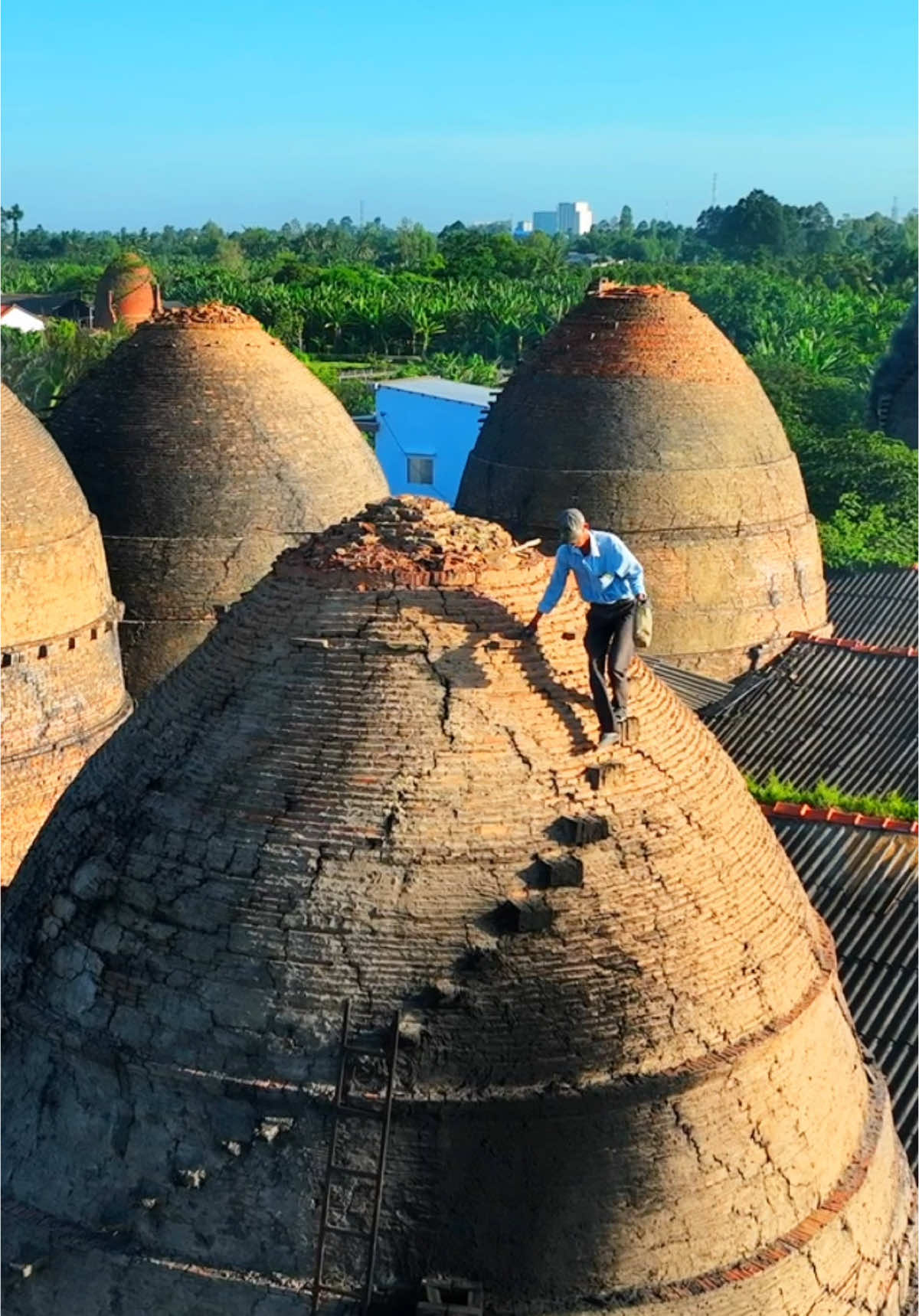 Vương quốc gạch gốm cổ nhất miền Tây Nam Bộ #mangthitvinhlong #langgachvinhlong #haionthego #mientay #NgayCuoiNam 