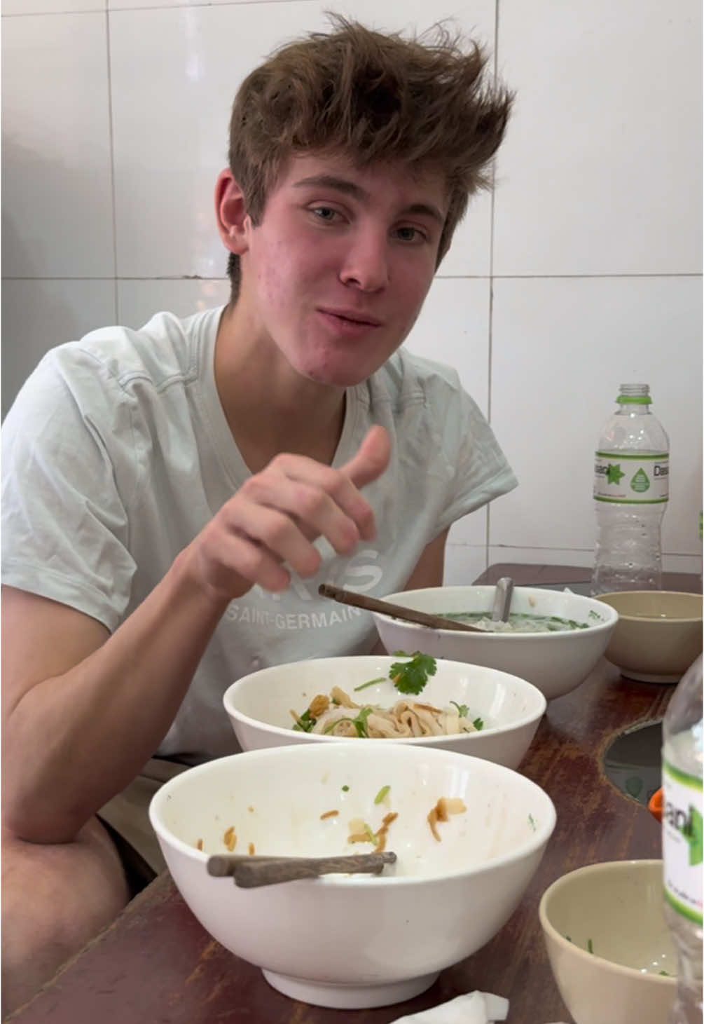 E trai Justin Bieber đi ăn phở Vietnam 😂 #pho #amthuc #dulich #vietnam 