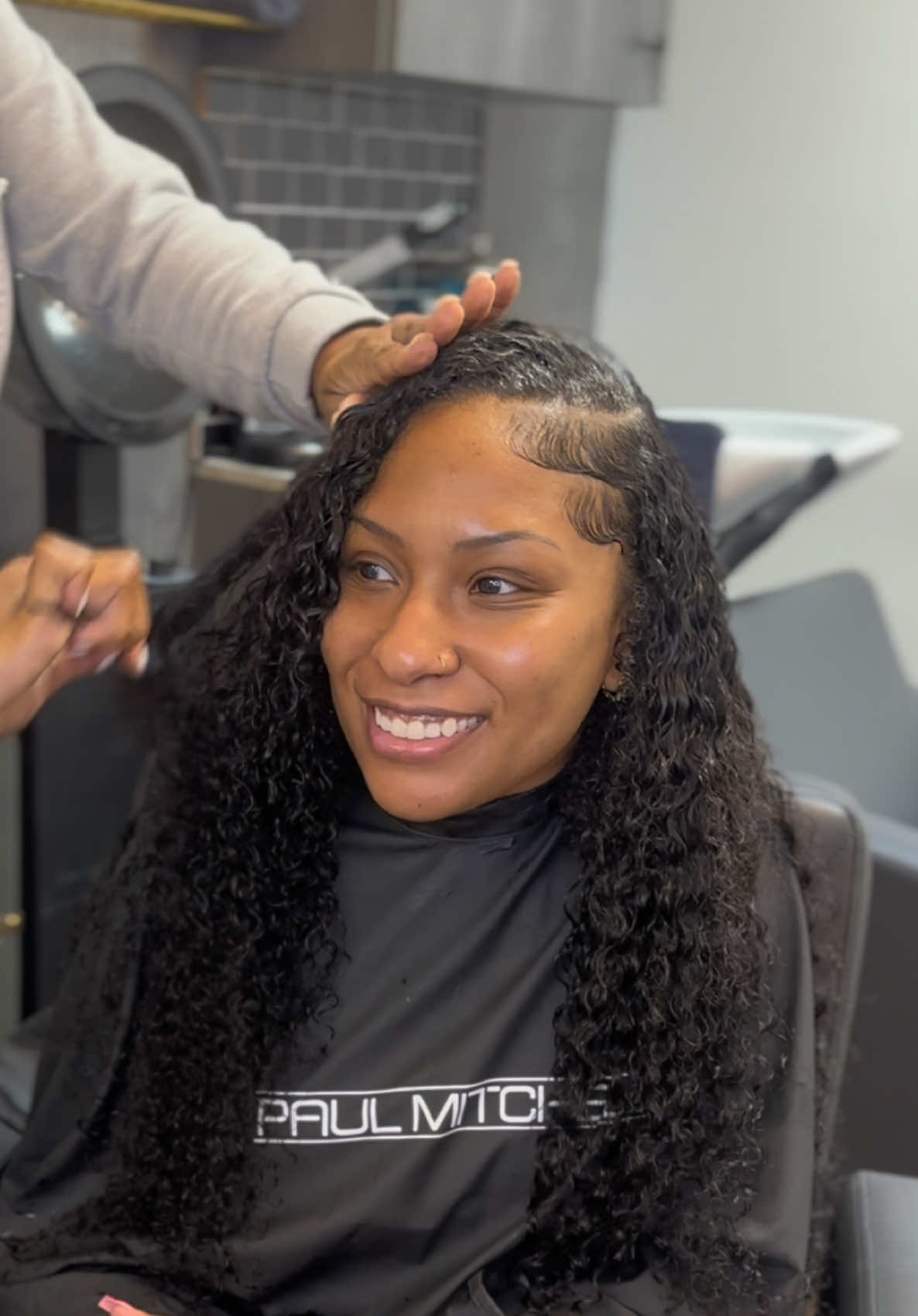 This sew in can be styled in the middle and side. If you hate choosing a permanent part, YOU NEED THIS  So satisfying to watch it all come together ✨ JAN-FEB BOOKS OPEN NOW💕 #miamihairstylist #browardhairstylist #vixensewin #miamisewin #versatilesewin #browardsewin 