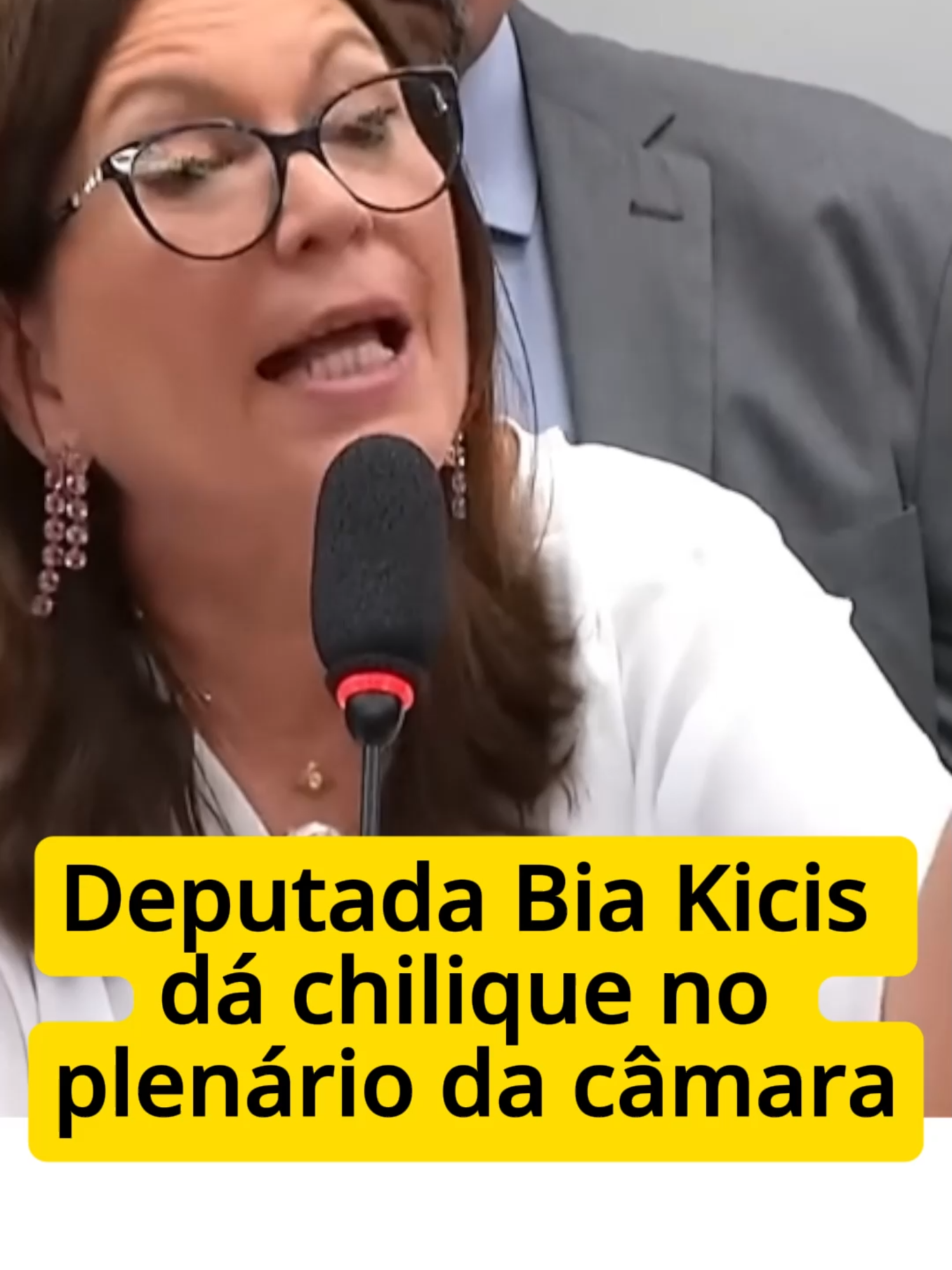 Deputada Bia Kicis dá chilique no plenário da câmara #deputada #biakicis #chilique #plenario