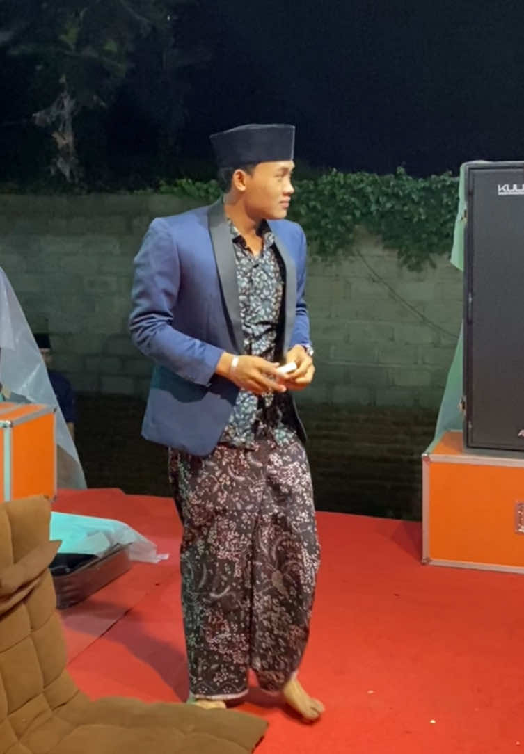 Masyallah setulus ini jamaah MTI 😭😭. Hujan sama sekali tidak mempengaruhi ke Istiqomahan ngaji mereka karena sudah terlalu cinta kaleh gus Ellham Yahya . Sehat selalu sedoyo jamaah MTI ❤️. #CapCut #viraltiktok #fypppppppppppppppppppppppppppppppppp #gusellhamyahyaalmaliki #viralvideotiktok #viralditiktok #fy #fypppppppppppppppppppppp #fypp #viral_video #ceramah #ngajibareng #kalimantan #fypdong #viralvideo #fyppppppppppppppppppppppppppppppppppp #viralvideosofficial #ngaji #viraltiktok #viraltiktok #gusellhamyahyaalmaliki #viralvideotiktok #viralvideotiktok #viralditiktok #fy #fypppppppppppppppppppppp #fypp #viral_video #viral_video @MT. IBADALLAH OFFICIAL 