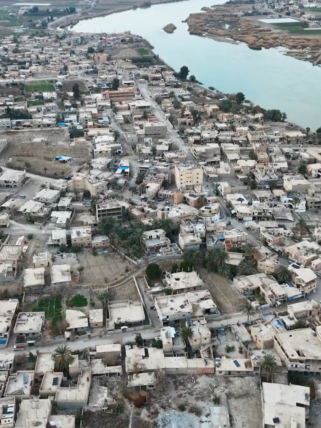 تصوير جوي لمدينة القورية من حي البازول - حي الجعفر  - حي الطعس - مركز المدينة - دوار الشنان - جزيرة البوعواد  #dji  #ديرالزور  #ثورة 