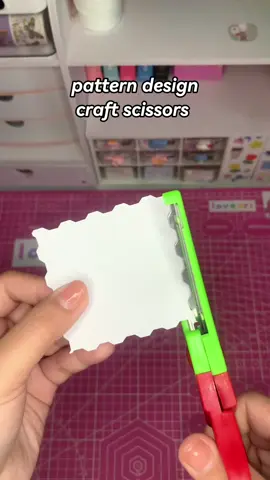 Bakit pa ako maghihirap mag cut ng zigzag sa aking mga chipbag kung meron namang pattern scissors 😍 Perfect for crafters like me! Sobrang daming design na available. #craft #crafting #DIY #pattern #patternscissors #designscissors 