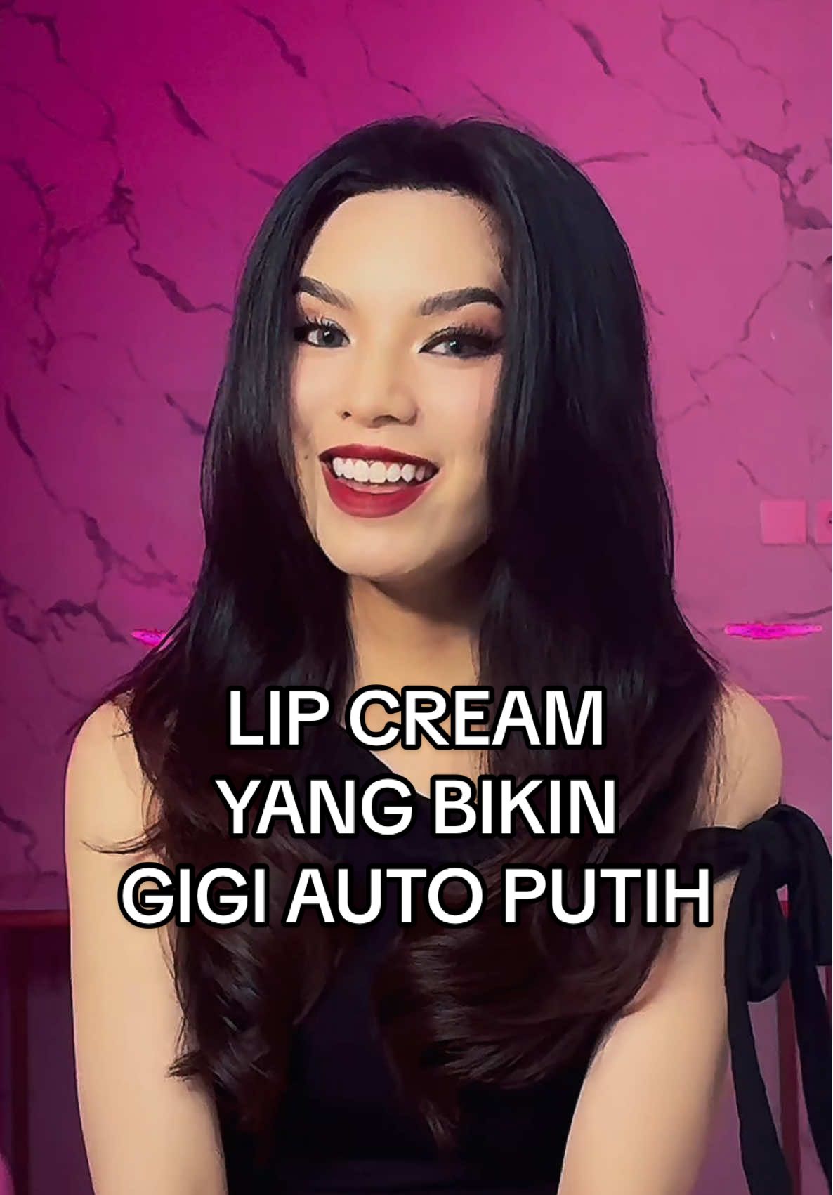 Iseng coba lip cream warna merah💄, ternyata sengaruh itu bikin gigi dan kulit keliatan lebih putih bersih! Btw aku pake shade 25 RUBY 💋  #fyp #lipcream #lipmatte #viral #lipstick #omg #makeup #makeuptutorial #beauty #model #tiffanyjolie #joliebee #xyzcba 