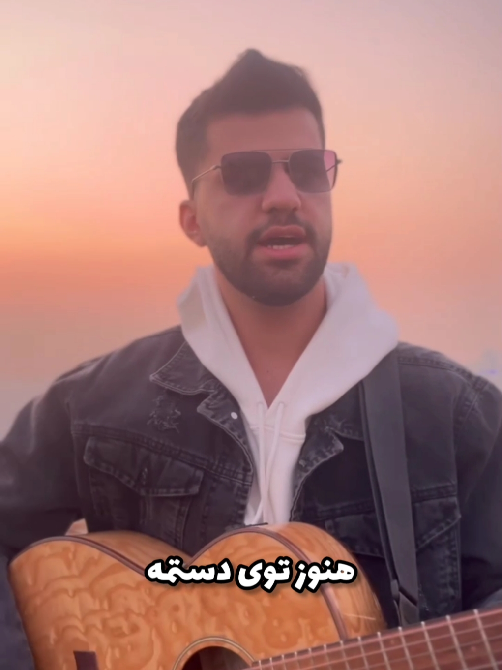 قاب عکس | بزودی‌... این آهنگ و شش ماه پیش نوشتم و بالاخره کاملش کردم 🤌🏼 دوست داری کی پخشش کنم؟ تو کامنتا بهم بگو ❤️ #خواننده #فارسی #ایران #singing #persian #iran 