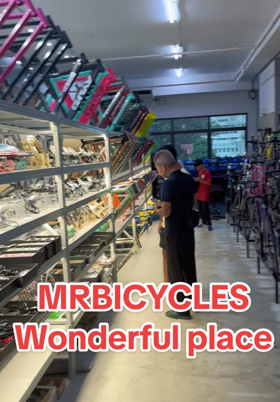 Wonderfull place,MRBICYCLES,!There are many bicycles! #fixiebike #bikersoftiktok #bikelover #trackbike #fyp #bikelife #customized #bike #fixie #bicycle #bikeshop #biketok #tsunami #bikers #engine #bikeride #setup #trending 