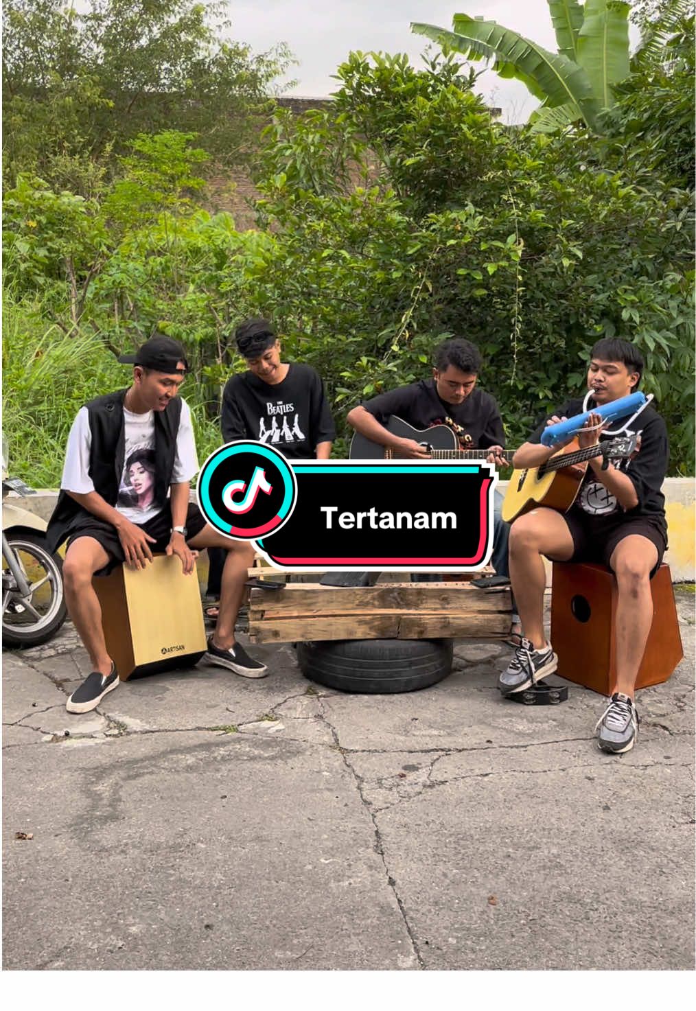 Yomaaaannn ☘️🍄 #tongkrongan #nongkrong #artisanguitarindonesia #fyp #viral #gitarakustik #coverlagu #reggae #dangdut #koplo #tonyqrastafara #tertanam 