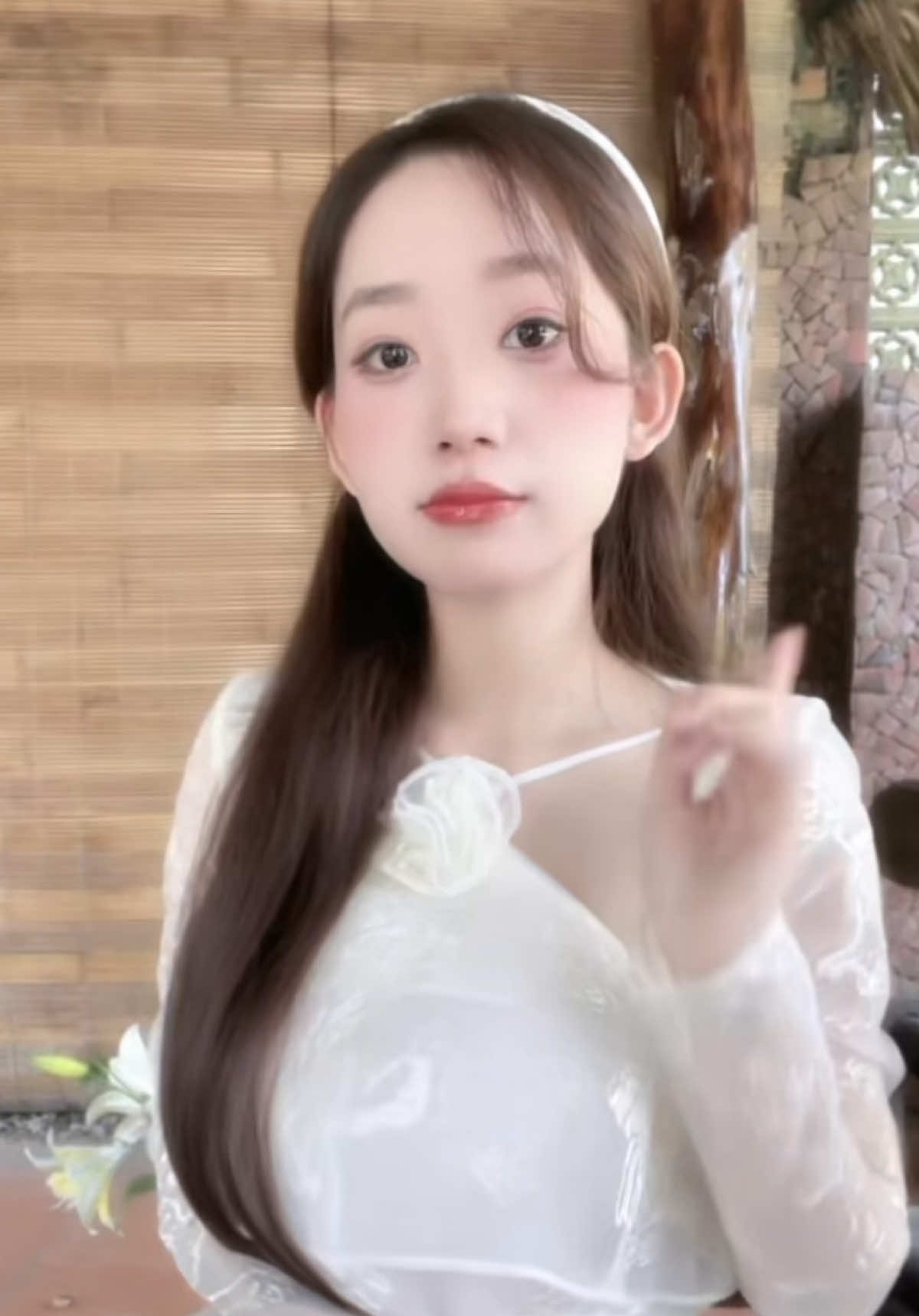 Chăm hoa Xuân Yến 😆🌼🤍 #xuanyenxuanphuong #xh #tet #tet2025 #viral #music 