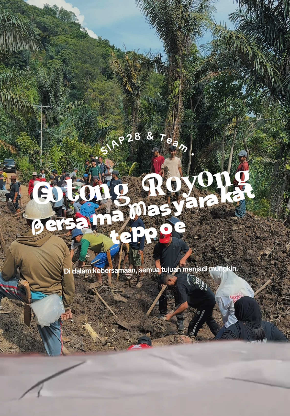 Tadi pagi, saya bersama tim SIAP28 bergotong royong dengan masyarakat Teppoe untuk membersihkan jalan yang tertimbun tanah longsor beberapa minggu lalu. Jalan ini merupakan akses utama menuju desa, dan alhamdulillah berkat kerja sama, hambatan tersebut dapat diatasi. Gotong royong adalah kunci untuk memulihkan kehidupan bersama. Terima kasih untuk semangat dan partisipasinya! #andimapparemma #siap28 #soppeng 