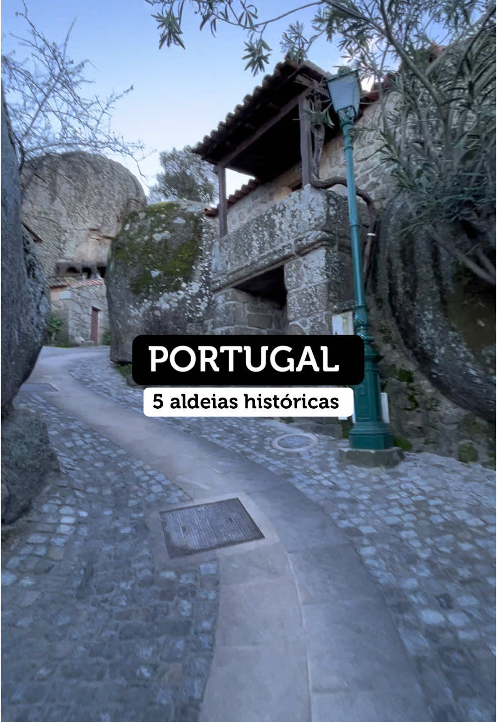 São 12 as aldeias históricas, verdadeiros monumentos que preservam as raízes de Portugal.  Estão situadas na região central de Portugal, alinhadas à divisa com a Espanha. É um dos roteiros mais belos de se fazer em Portugal.  #portugal #aldeiashistoricas #aldeias #monsanto #belmonte #piodao #idanhaavelha #castelonovo 