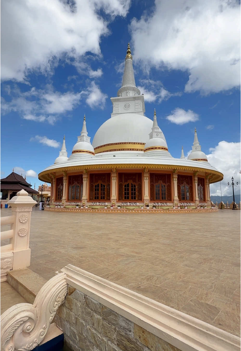 le plus beau que j’ai pu voir 🥹🥹 #srilanka #ella #monastery #srilankan #travel #explorer #icanfixthat 