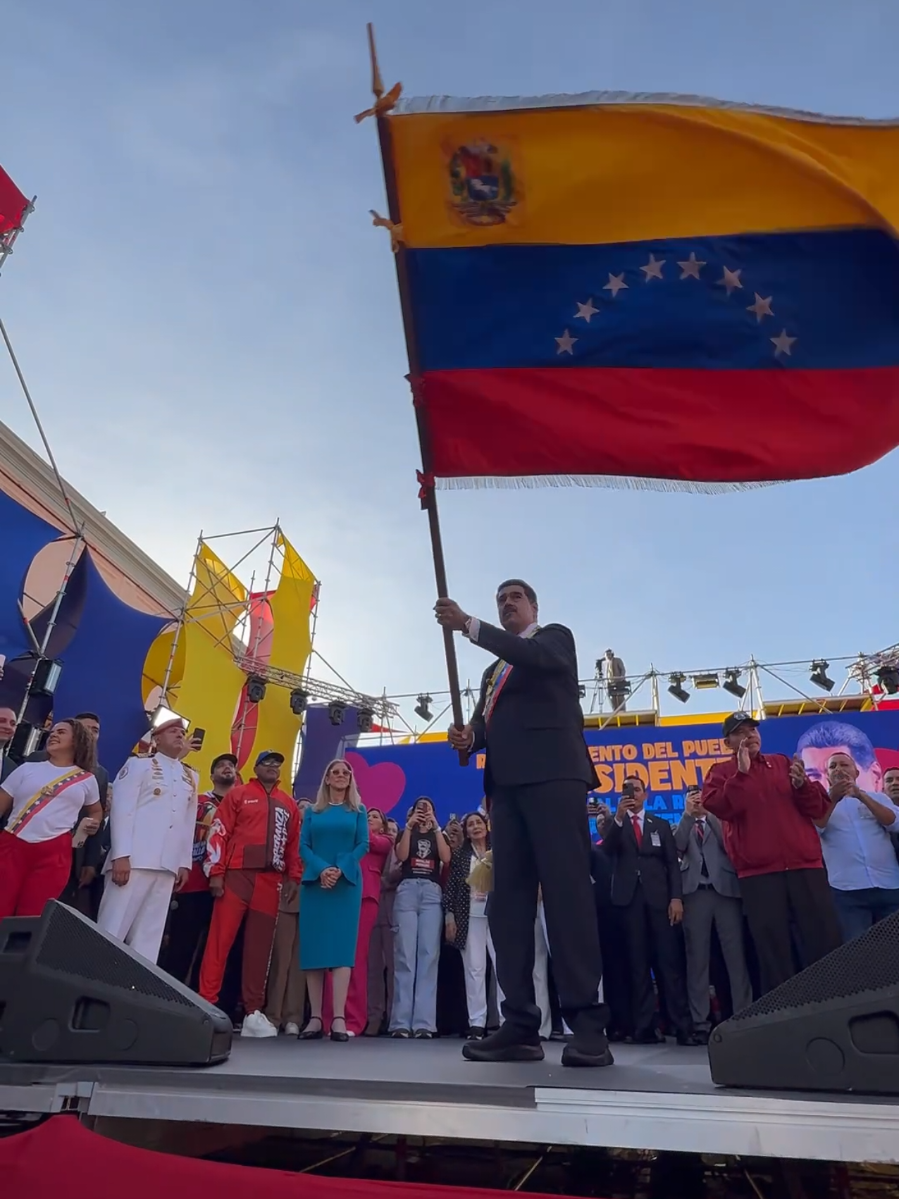 ¡Somos la alegría, fuerza y energía porque somos los hijos de Hugo Chávez Frías! Agradezco a todas las hermanas y hermanos de los países que nos acompañaron en la celebración desde la casa del Pueblo.