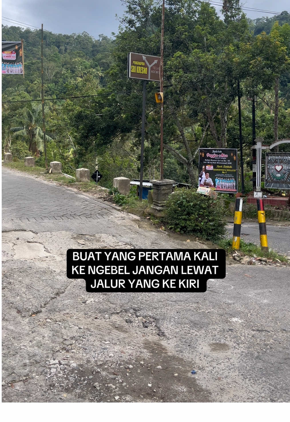 Untuk wisatawan dari luar daerah yang belum paham medan tanjakan di ngebel jangan lewat jalur kiri ya bolo . Lewat saja yang jalur kanan pintu masuk utama #telagangebel #infongebel #fyp #reyogponorogo #ngebel 