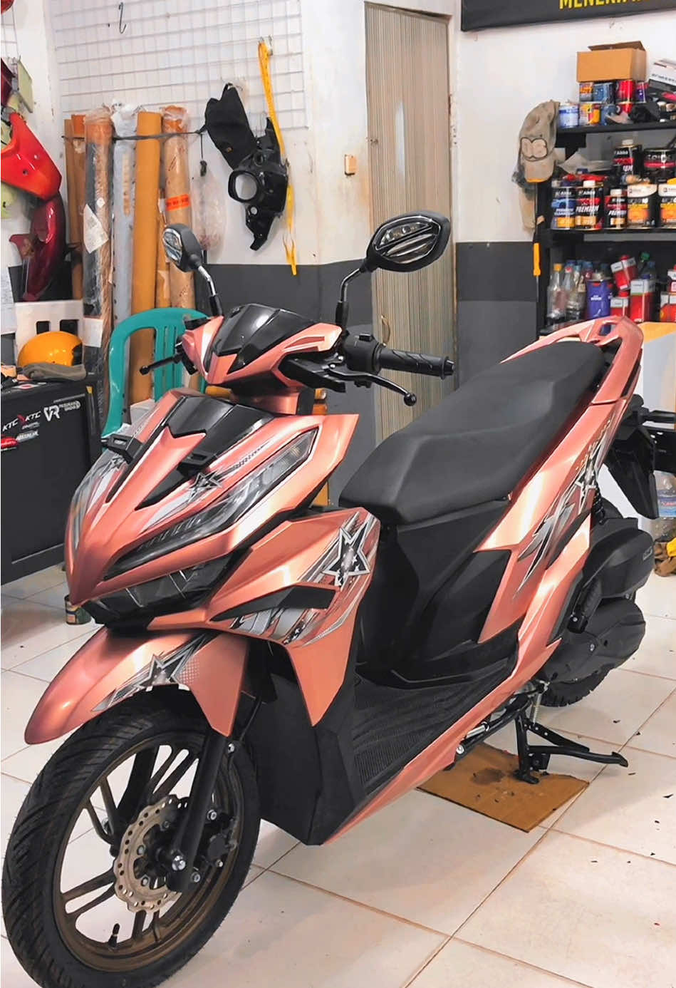 Rose gold 🔥🥵 #vario #variogen2 #vario125 #vario150 #stickermotor #kalimantanbarat #stickertangki #wrapping #fyp #sekura #fanchisticker #maxdecal #derek #fypシ #skotletmotor 