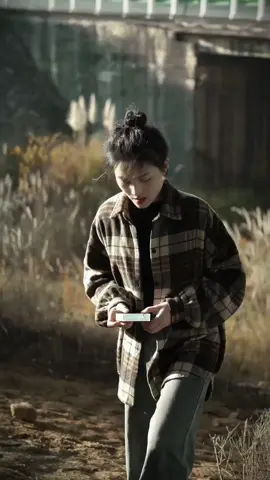 有些事情, 不是努力了就能改变的, 五十块钱设计的再好看, 也没有一百块钱招人喜欢 #情感共鸣 #社会百态 #生活感悟 #治愈系  #抖音分享 #katakehidupan  #quotes #like #andy_cfh 