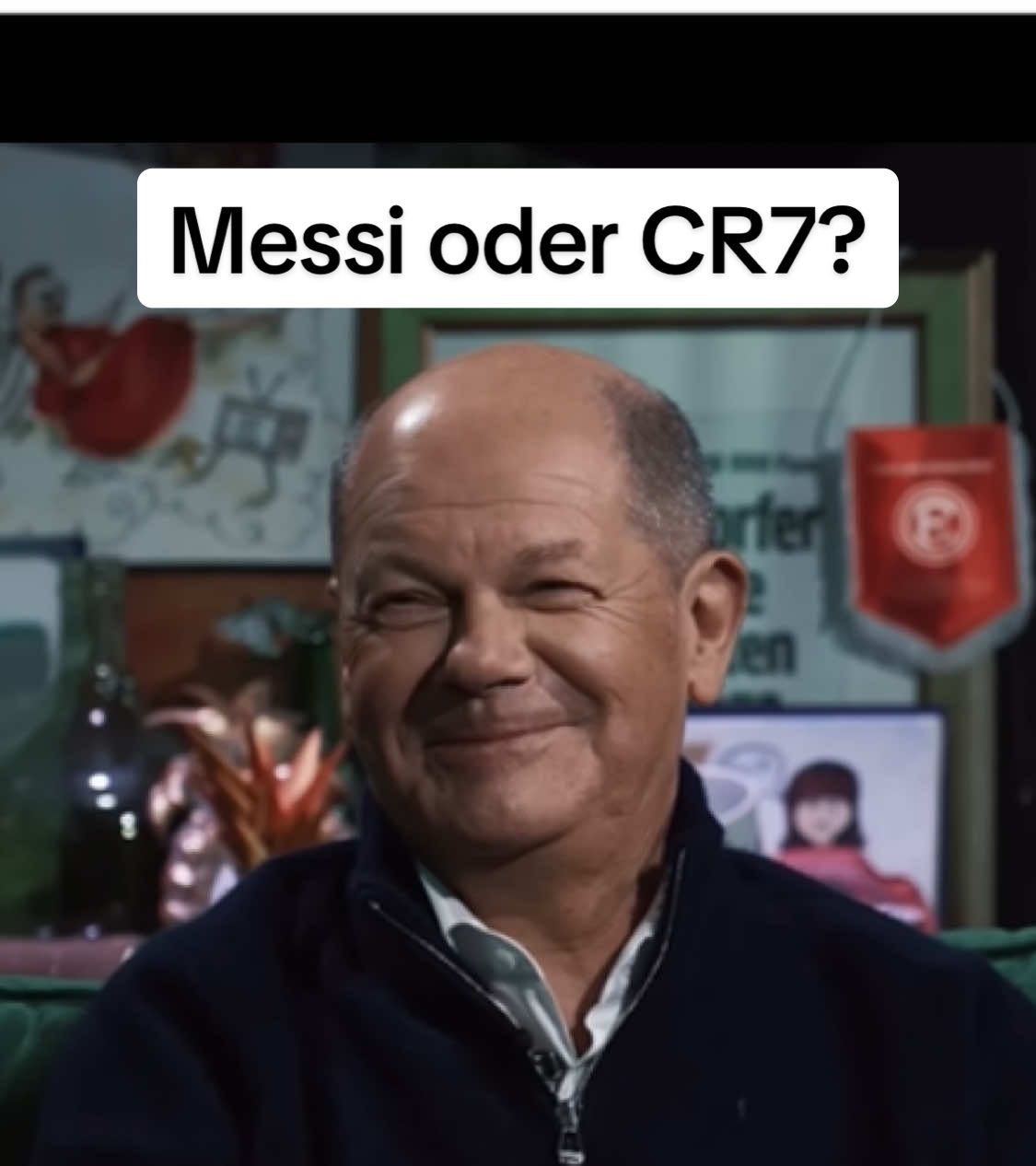 Damit wäre die GOAT-Frage geklärt!👑#worldwidewohnzimmer #olafscholz #cr7cristianoronaldo #messi 