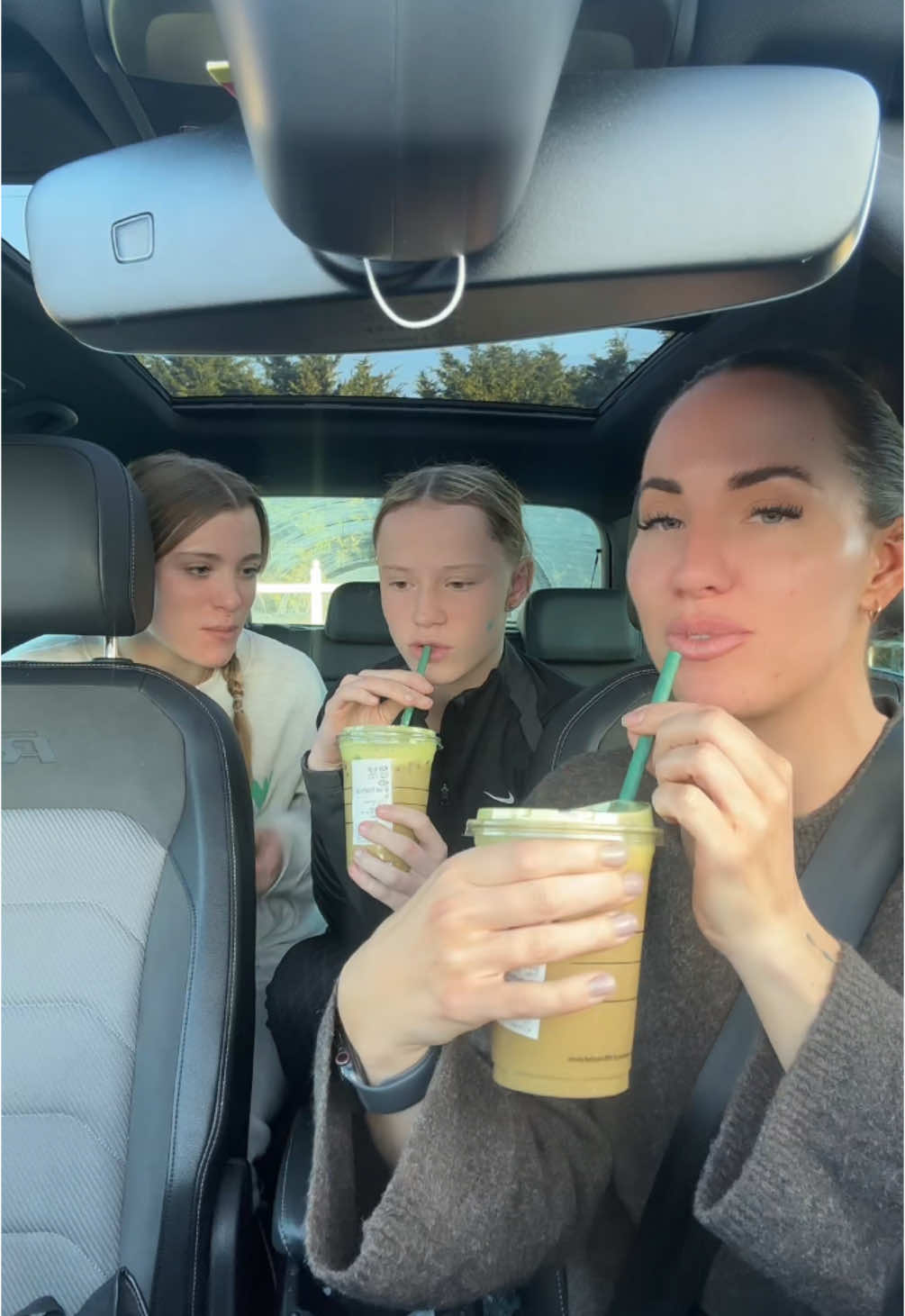 Trying the new pistachio iced latte Starbucks.@𝓗𝓮𝓲𝓭𝓼🧿 @chloeboys1 