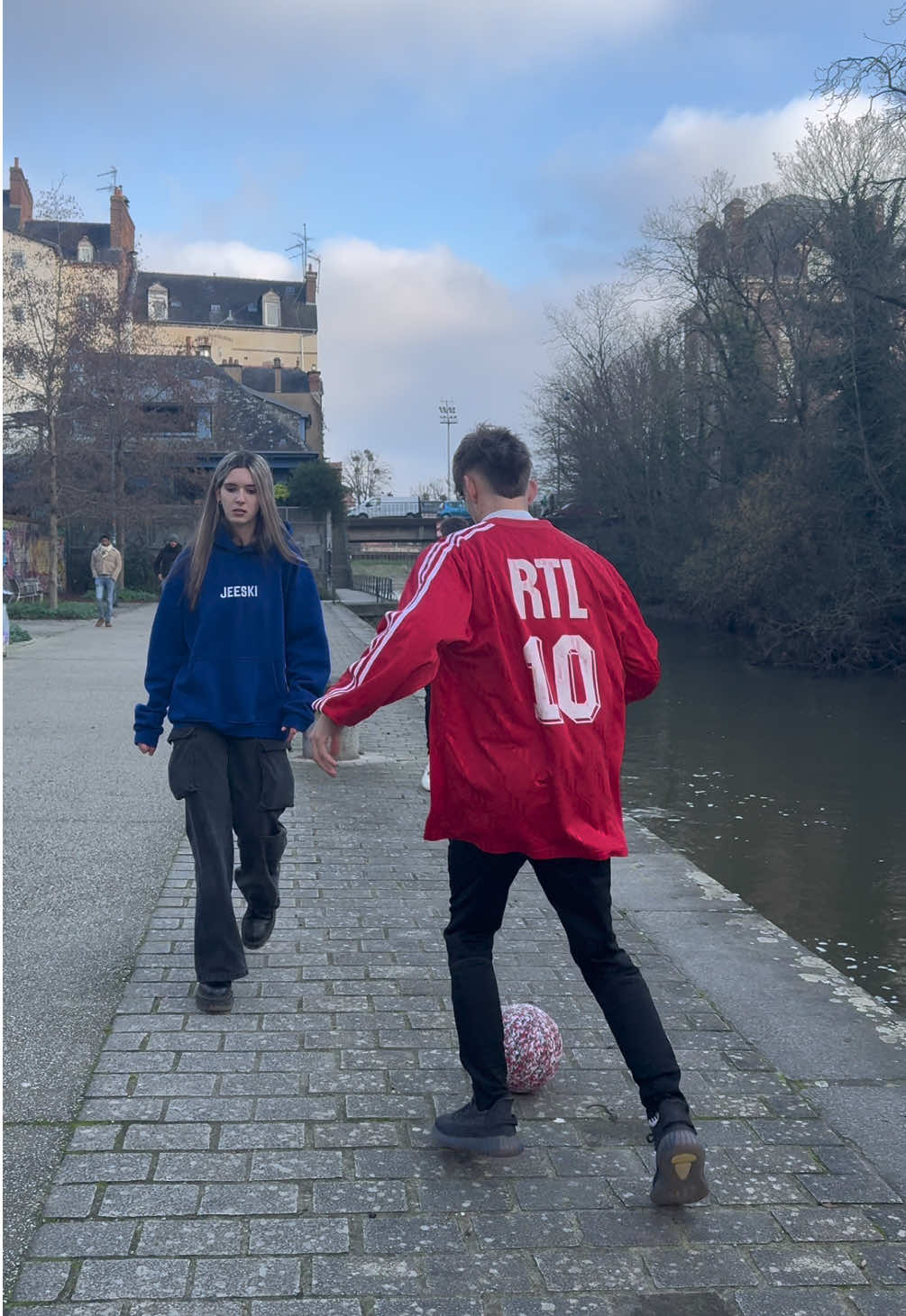 1-0 pour la française 😡🇫🇷💁‍♀️