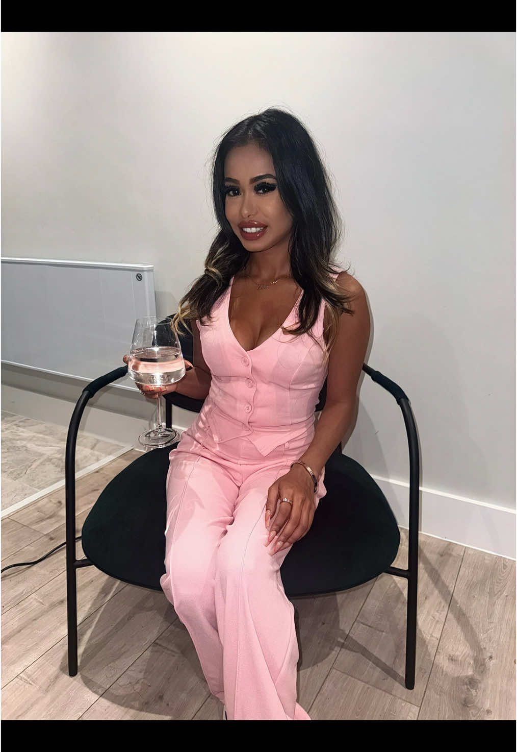 Holiday Tan 🩷 #fyp #foru #fyppp #fypppppppppppppp #foryoupag #foryourpages #blowthisupforme #blowup? #trendingvideo #trendin #explore #pink #holidaytan #viral_video #viralvideos #viral_videos #tik_tok #fyourpage #foruyou #fyppage #fypppppppppppp #forupageシ #london #leicester 