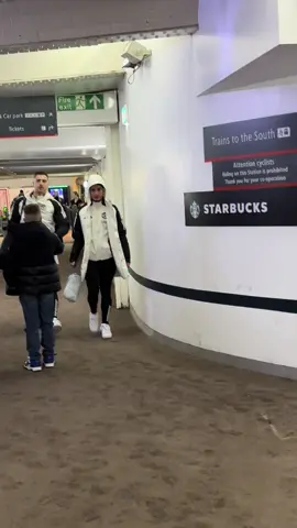 Manchester United Squad At The Train Station Before Their Game Against Arsenal. No Marcus Rashford In The Squad ‼️ #manchesterunited #garnacho #kobbiemainoo #amad #viral #fyp #foryou #foryoupage #manutd 