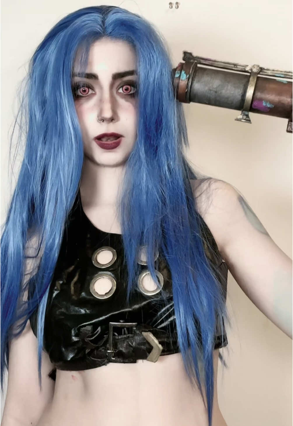 Buzzing? #jinx #jinxcosplay #arcane #jinxarcane #arcanecosplay #leagueoflegends #cosplay #anime #kawaii #cute 