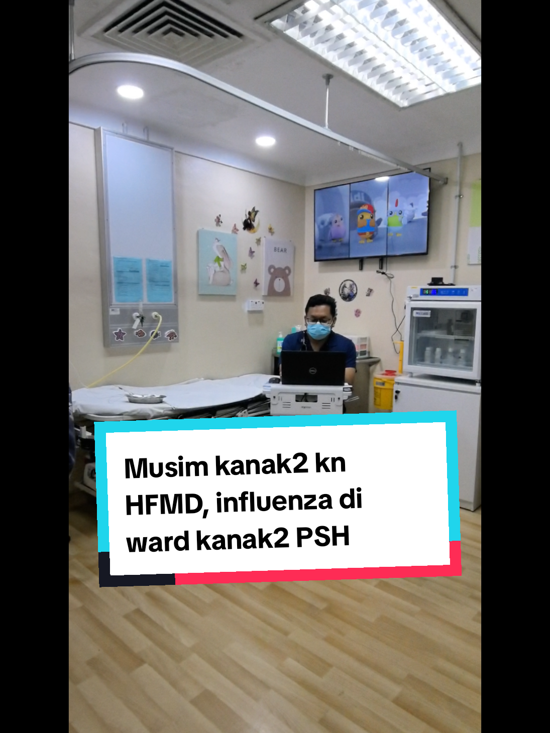 Bila musim kanak2 kn HFMD, influenza datang mcm ni ler... Sambil2 menunggu nak cucuk jarum, kita settlekan apa yg patut dlu kat treatment room.... Katil pon dah nak penuh... 😥😥😥. Kalau anak tak sihat cepat2 bawak jumpa doktor yer.. #pakarkanakkanakmelaka #wardkanak2melaka #hfmd #influenza 