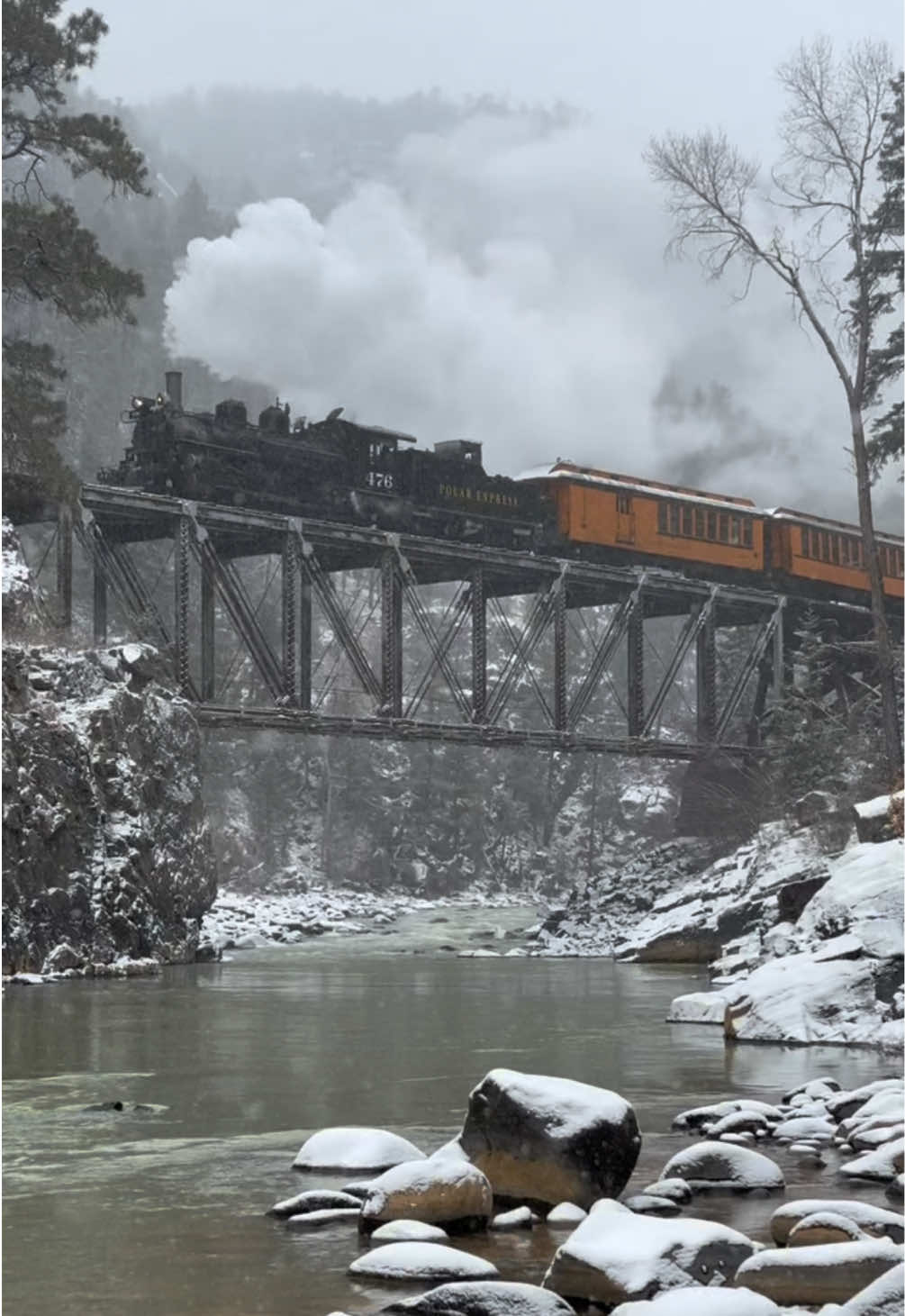 What’s more serene than a steam train in a snow storm? #durangosilvertontrain #durangoandsilvertonnarrowgaugerailroad #railfanning #trainsoftiktok #traintok #trainspotting #railroad #railfan #railfansoftiktok #steamtrain #durango #durangocolorado 