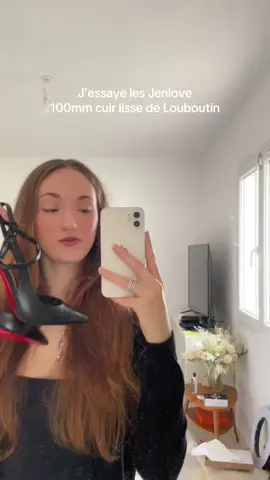 Je vous montre mes nouvelles Louboutins portées !! Les chaussures en seconde main c'est toujours un peu compliqué donc j'espère que mes conseils vous aideront à authentifier les Louboutins ! #louboutin #christianlouboutin #redbottoms #shoecollection #heels #semellerouge #luxury #luxuryshoes #collection #highheels #louboutins @Christian Louboutin 
