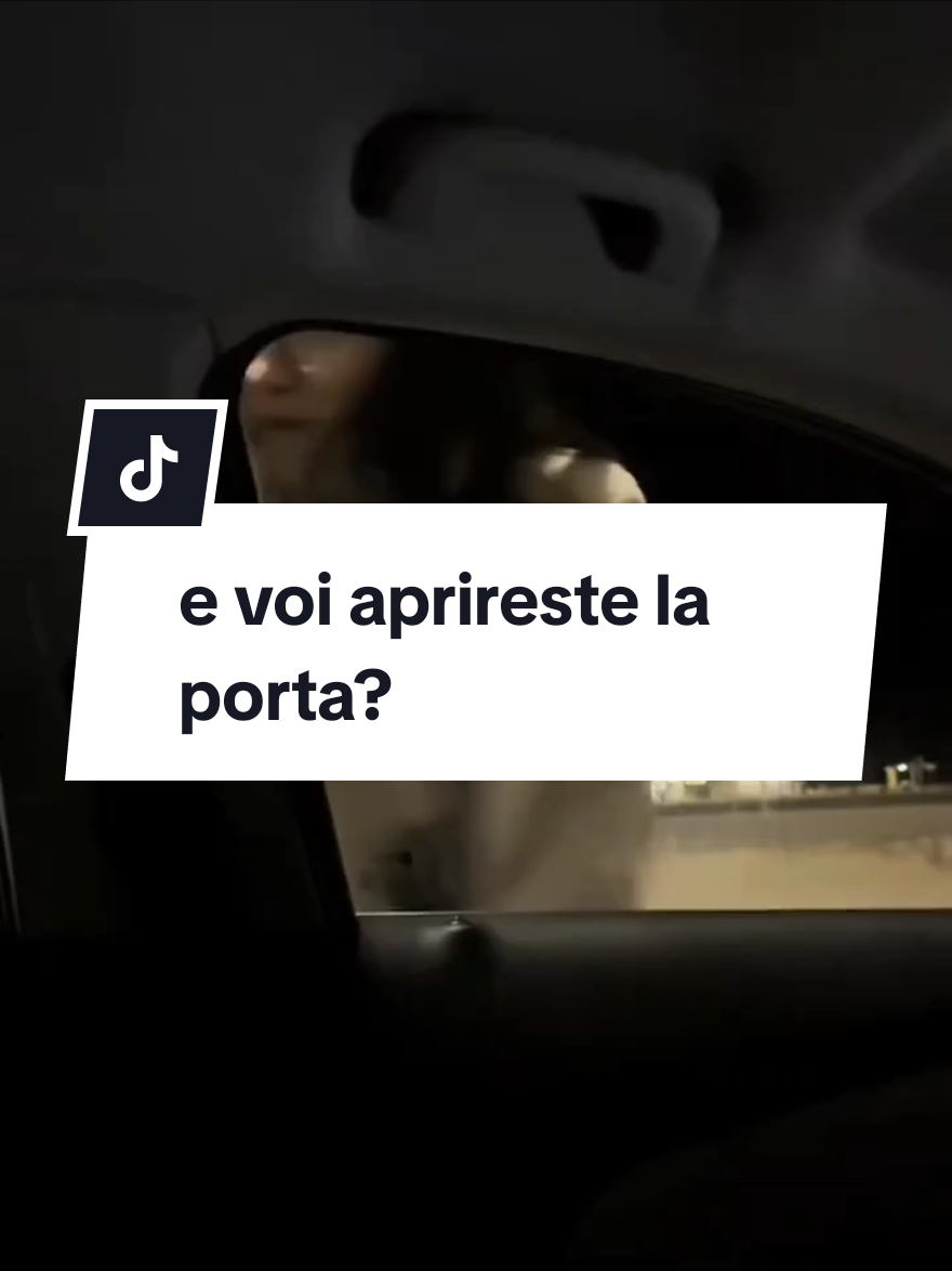 Questo ragazzo ,riprende una ragazza fuori dalla sua auto, la quale vorrebbe salire in auto.La ragazza è uguale identità alla sua fidanzata ma gli sembra impossibile in quanto lui è uscito solo e ha lasciato la fidanzata a casa #ghost #demoni #entita #spiriti #skinwalker #mimic #paura 