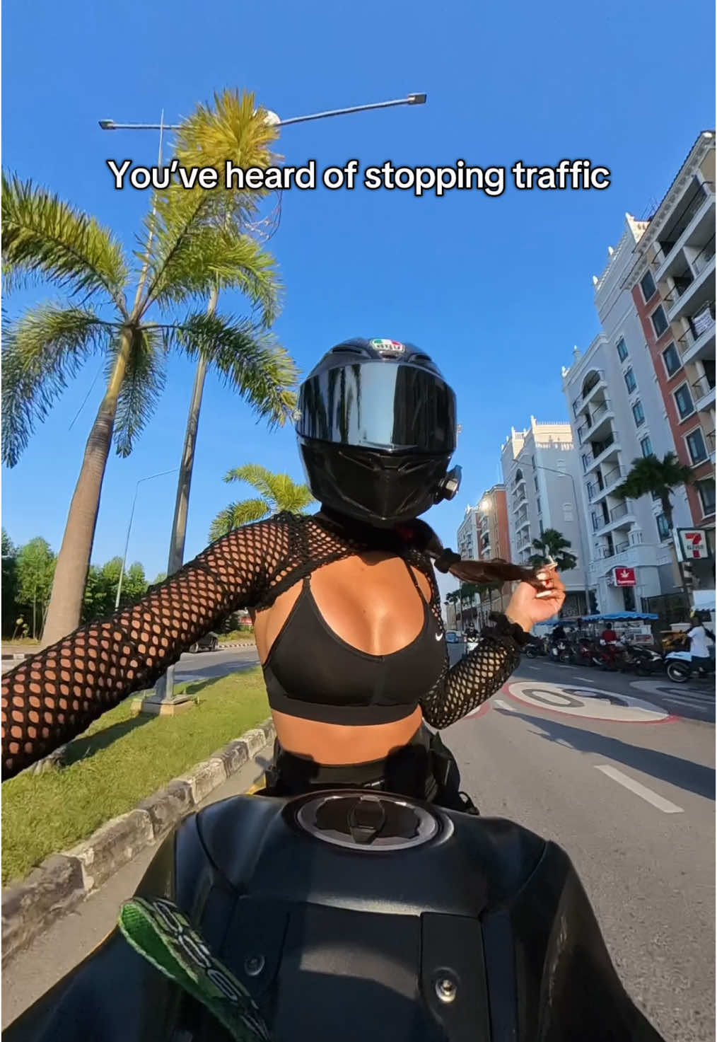 Green man glitch  #foryou #trending #traffic #reaction #bikersoftiktok #bikerchick #bikelover #suki #foryoupage #tiktok #trend 