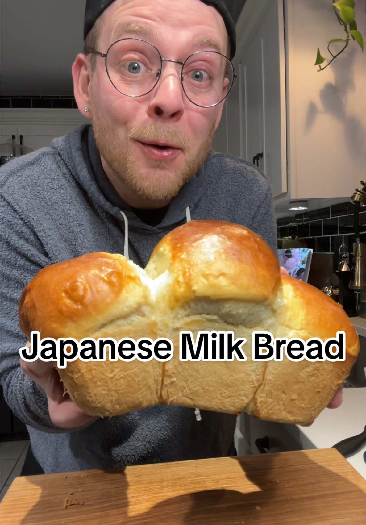 Japanese Milk Bread is fuffly, soft, and most delicious bread 😁 #japanesemilkbread #japanese #milk #bread #milkbread #breadrecipe #EasyRecipe #try #fyp 