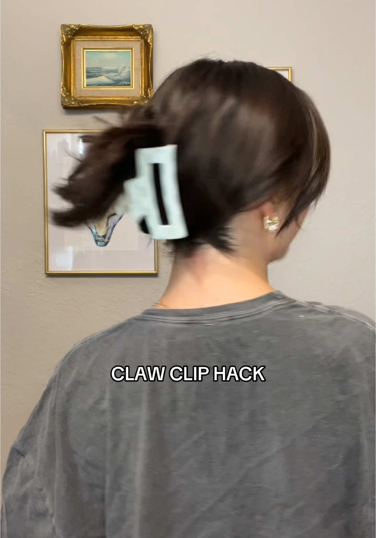This claw clip hack is perfect for anyone that has super thick hair or short hair that won’t fit in a claw clip normally! I used to do this all the time when I had my bob and it was so convenient 🫶🏼 #shorthair #clawclip #clawcliphack 