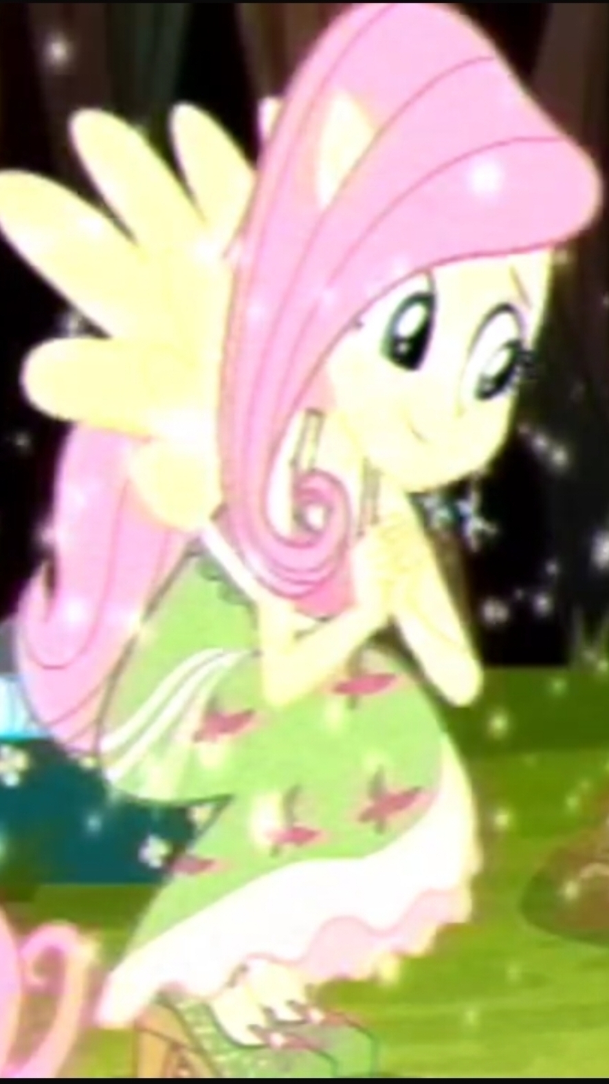 she's definitely listening to clairo!! #mlp #fluttershy #mylittlepony #equestriagirls #fluttershyedit #fyp #clairo 