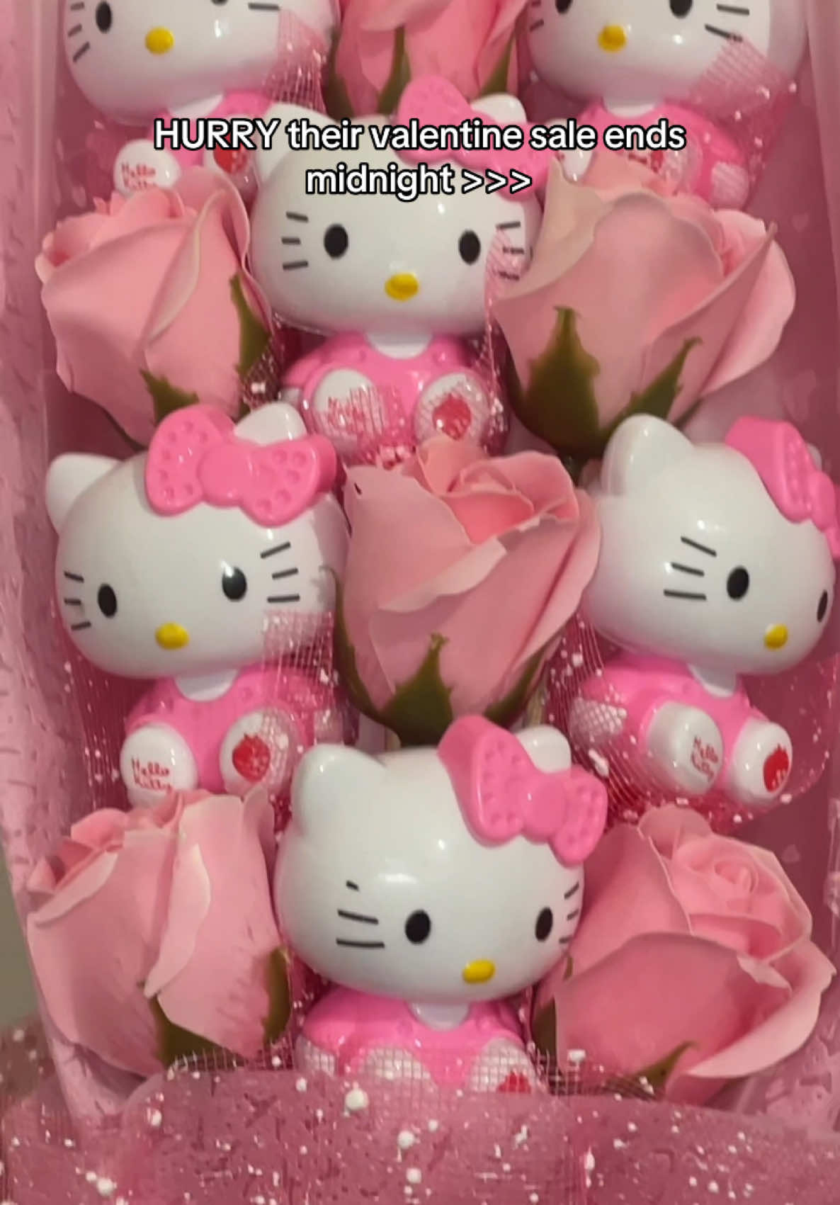 This is your sign to get your gf the kitty bouquet before its too late 💖✨🪩 #couplegifts #ValentinesDay #valentinesdaygift 