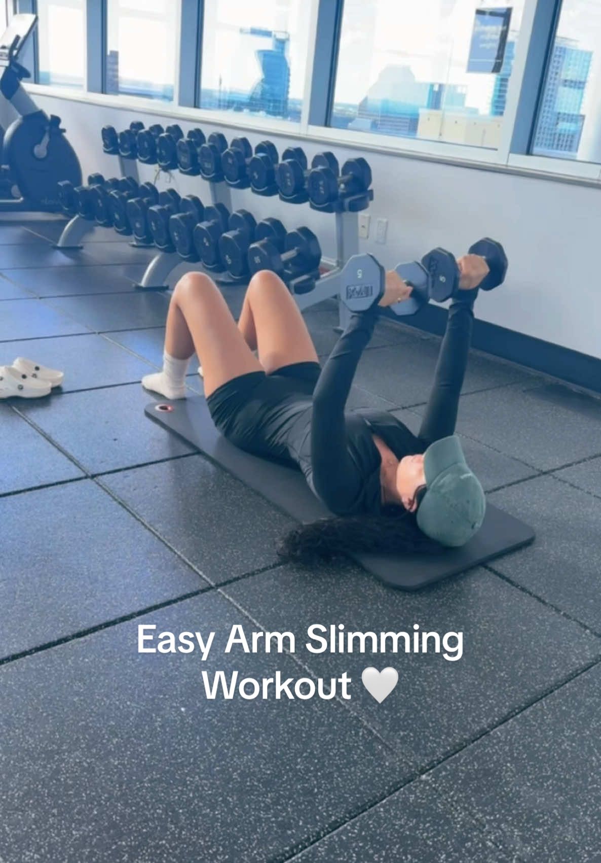Quick dumbbell workout for sleek, toned arms 💪🏼✨ #ArmDay #TonedArms #FitnessGoals #fyp 
