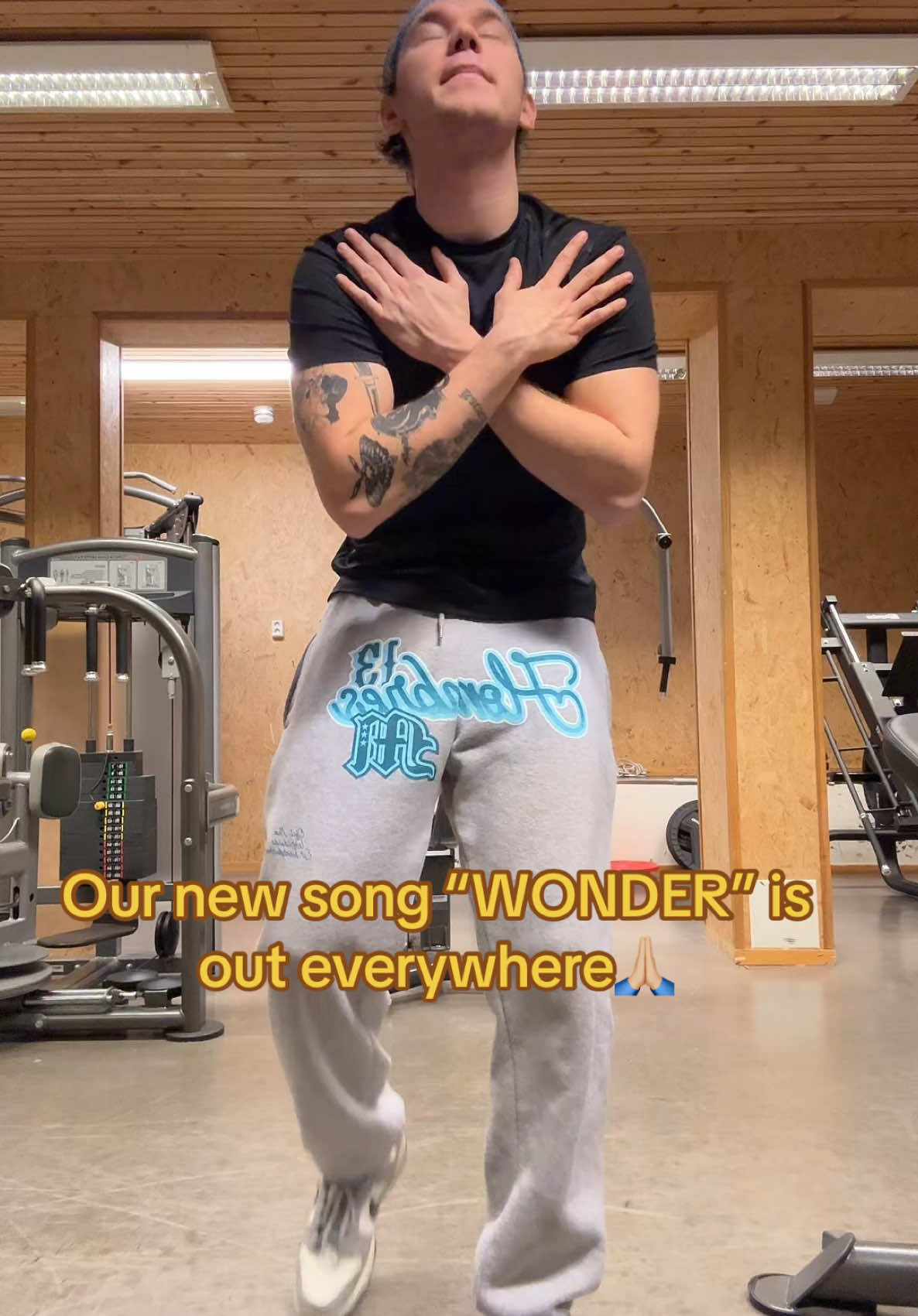 Remember to listen to our new song “WONDER”! Hope u like it✅🙏🏼 #fyp #newsong #marcusandmartinus #gym #wonder #unforgettable 