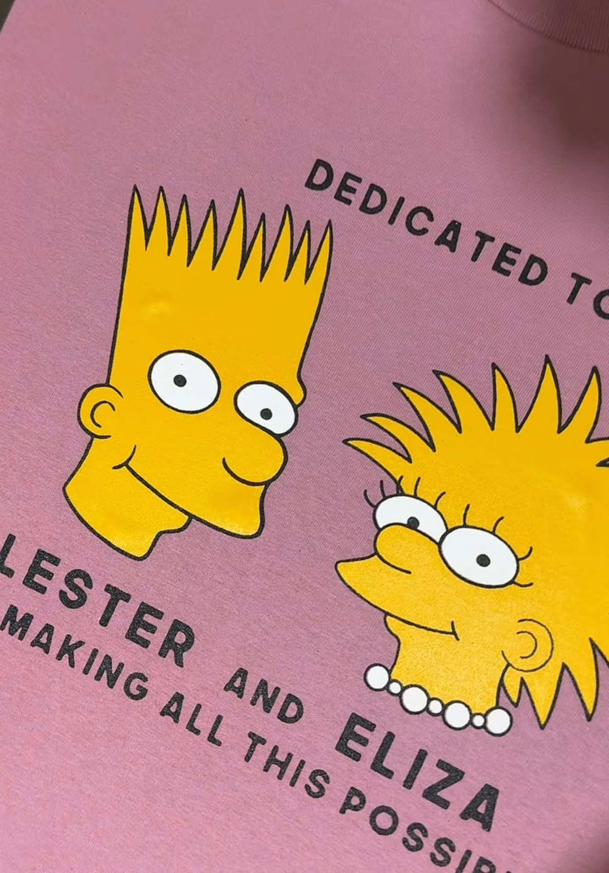 Gracias a Lester & Eliza por hacer posible esta playera 🥰 Código de descuento: TIKTOK5 Válido en www.nostalgiashirts.mx #LosSimpsons #Simpsons #TheSimpsons #LesterYEliza #Lester #Eliza #serigrafía #serigrafíatextil #playeraschidas #playeraschingonas #itchyandscratchy 