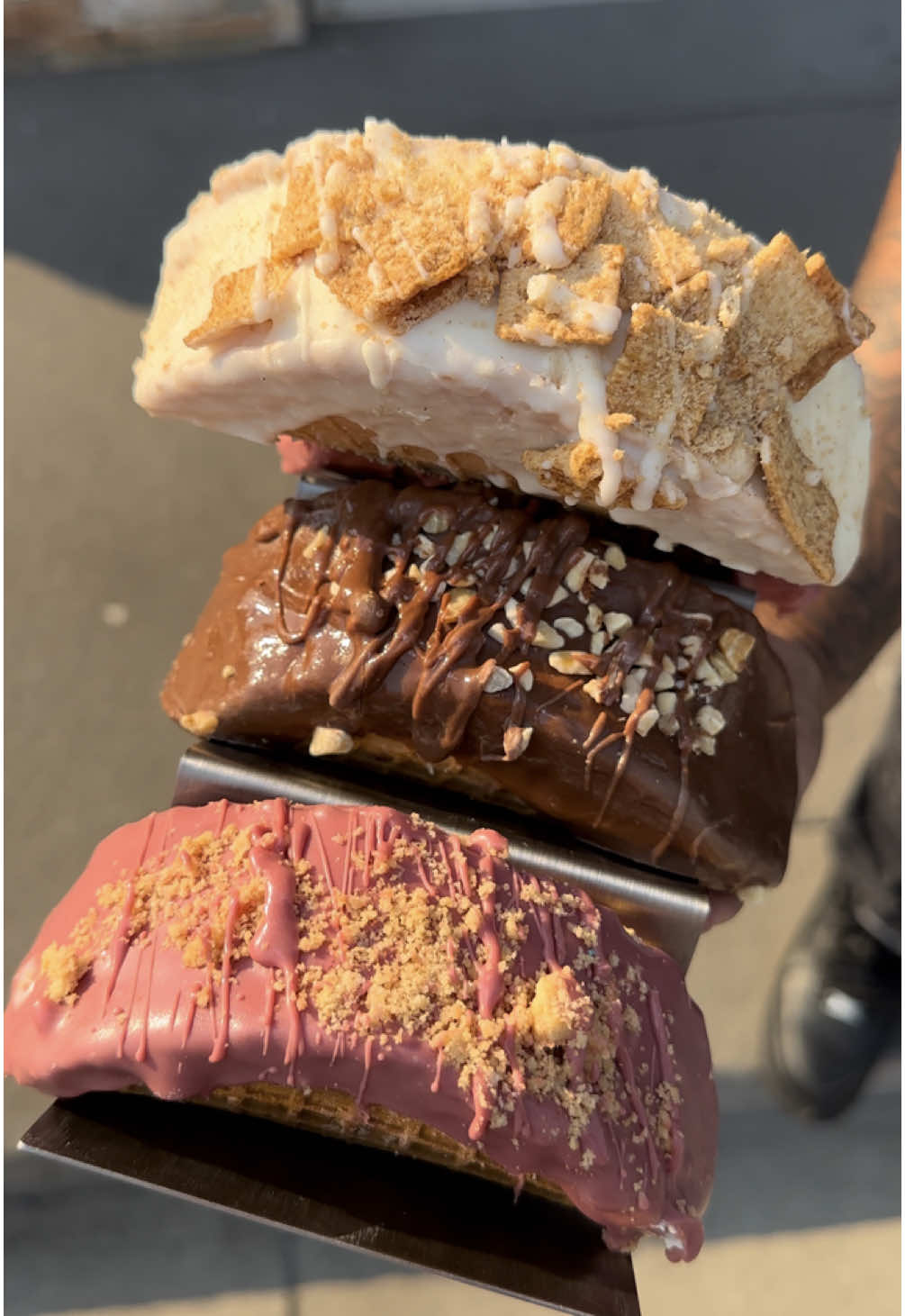 @flavours is a black owned icecream shop in Compton serving up a twist on the classic chocolate taco 🔥🔥🔥🔥 #fyp #Foodie #chocotaco #icecream #blackownedbusiness #lafoodie #blackgirlmagic #losangeles 