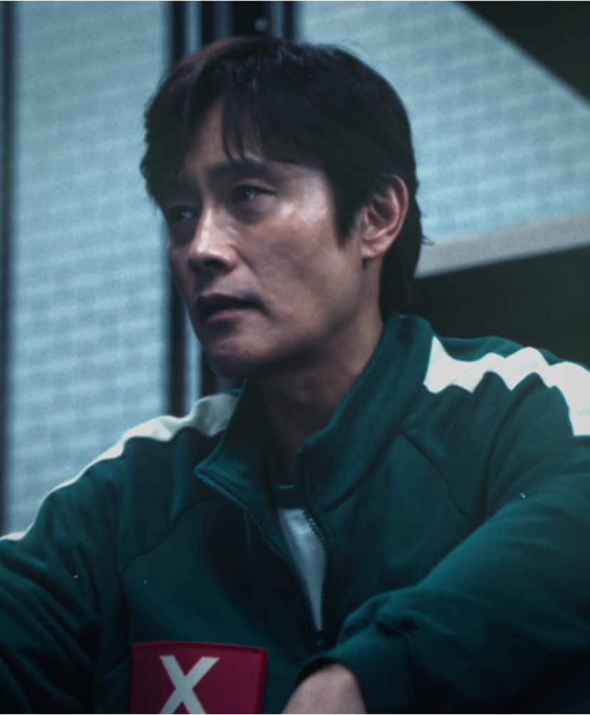 this scene make me realize that i could do whatever he want me to do if he ask gently… or not gently idc 🧎🏻‍♂️| #001 #001edit #leebyunghun #frontman #squidgame #squidgameseason2 #fyp #xybca 