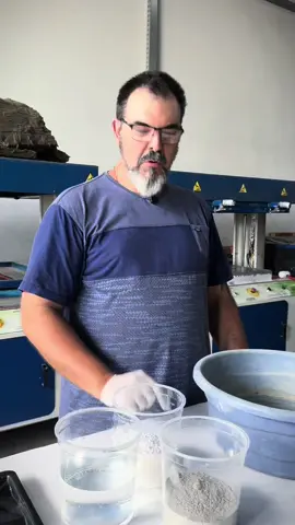 Forma Esmeralda pigmentada, uma ótima opção para qualquer ambiente! Aprenda a fazer uma forma cimentícia, pigmentada, em pouquíssimo tempo. #gesso #gesso3d #decoracao #decoracion #viral #viral_video
