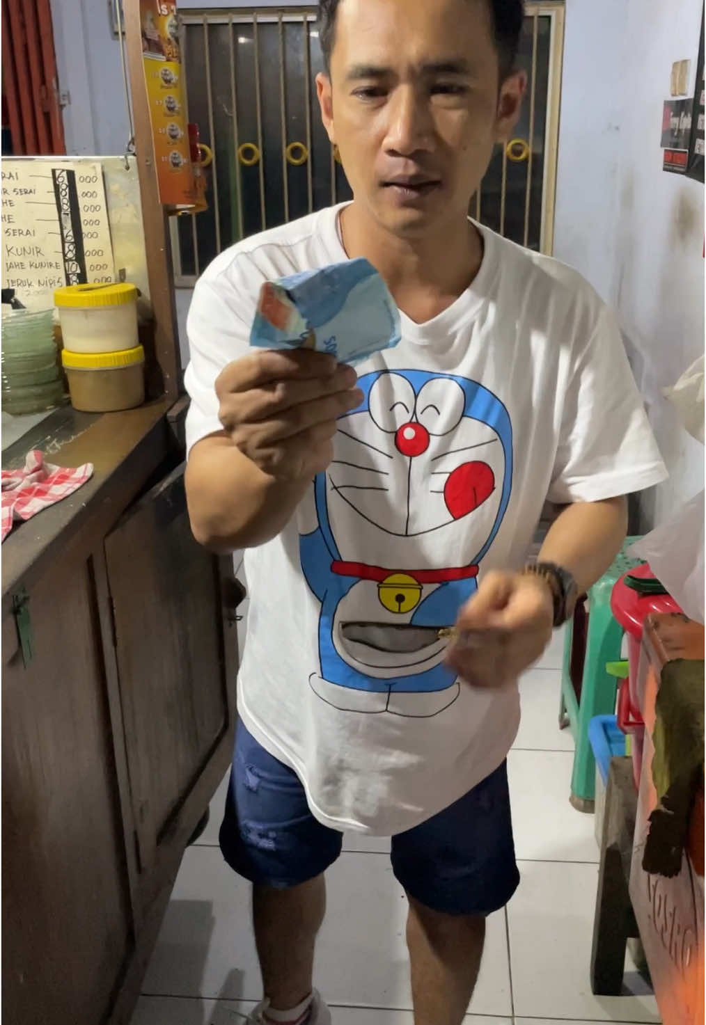 Koyok aku 🤣🤣🤣Untuk pembelian kaos kantong ajaib doraemon dishowcase,oyi luuur 👍#ferrykopitan #kepanjen #kulinerkepanjen 