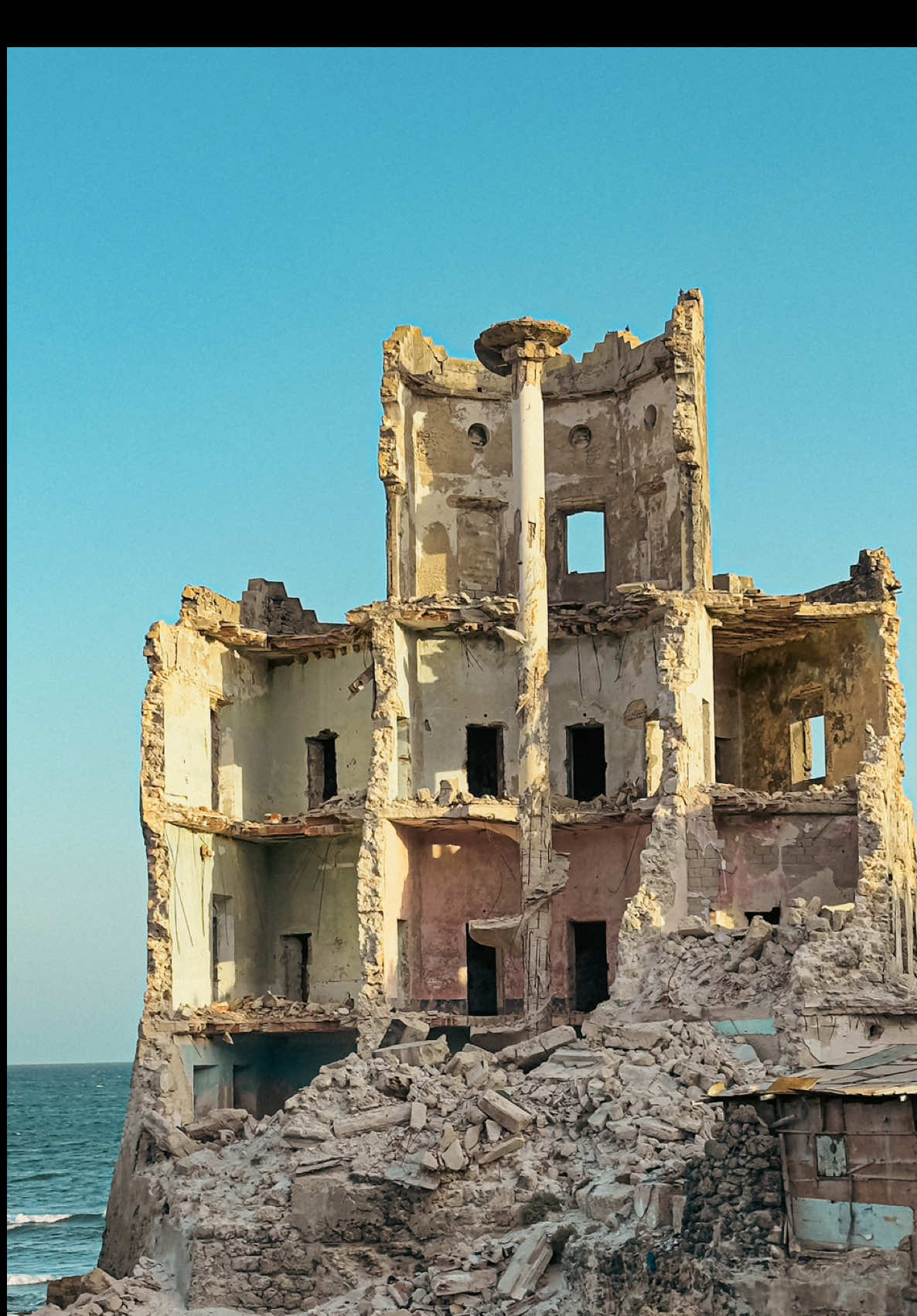 Spent the day walking through Xamar Weyne, seeing the daily hustle and hearing stories from the locals. The streets, the market, and the ocean breeze all reminded me of the simple beauty of life here. This is Mogadishu through my eyes. #XamarWeyne #Mogadishu #VisitSomalia #SomaliStories #DailyLife #tourinsomalia @Tour in Somalia 