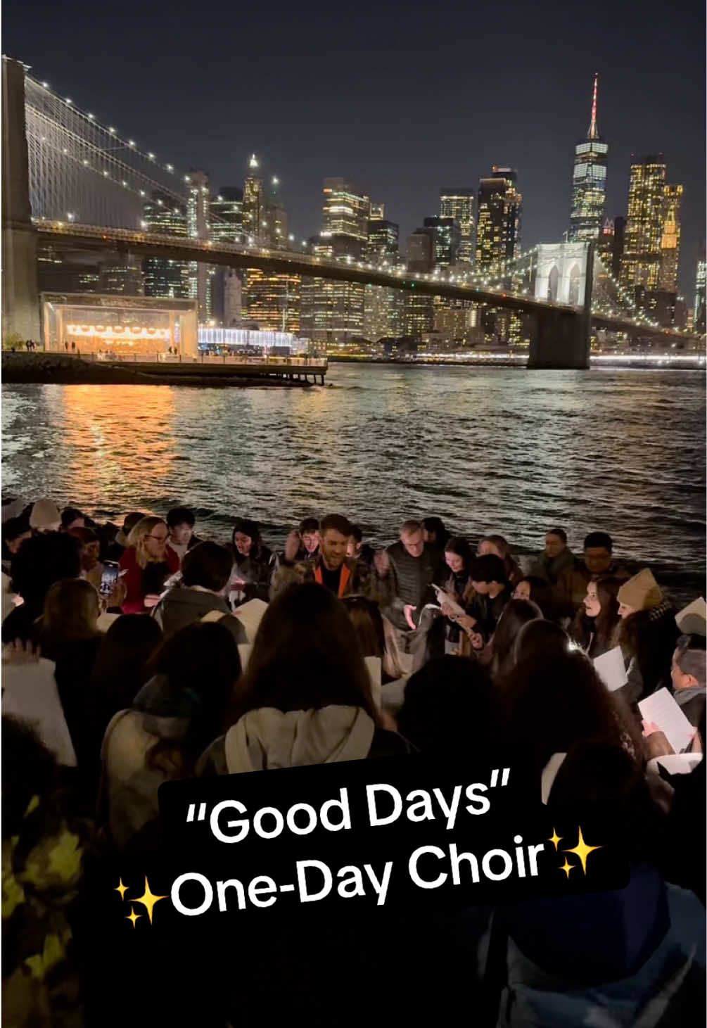 You just never know what you’ll stumble upon in NYC ✨ We usually try to sing in spaces with stellar acoustics…but this view? These vibes? Irresistible 😍 We’ll be singing this fantastic @Kenter arrangement again tomorrow! This time, in our favorite (formerly) abandoned Brooklyn basement @Gymnopedie 😉 “Good Days” One-Day Choir Originally by Sza Led & arranged by @ke 📍 Dumbo, Brooklyn #singing #harmony #acapella #vocals #choir #community #nyc 